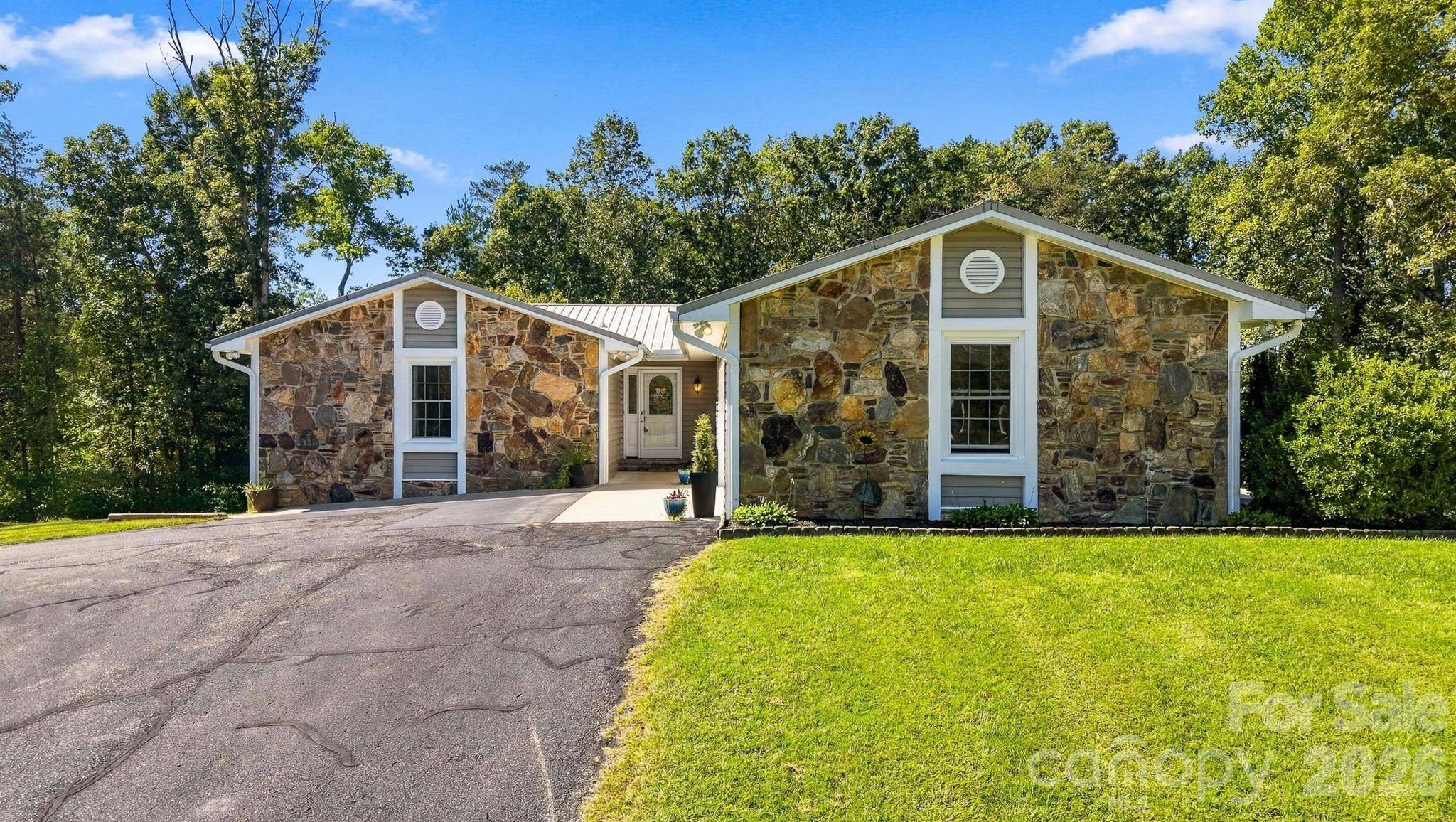 2094 South Fork DR, Morganton, NC 28655