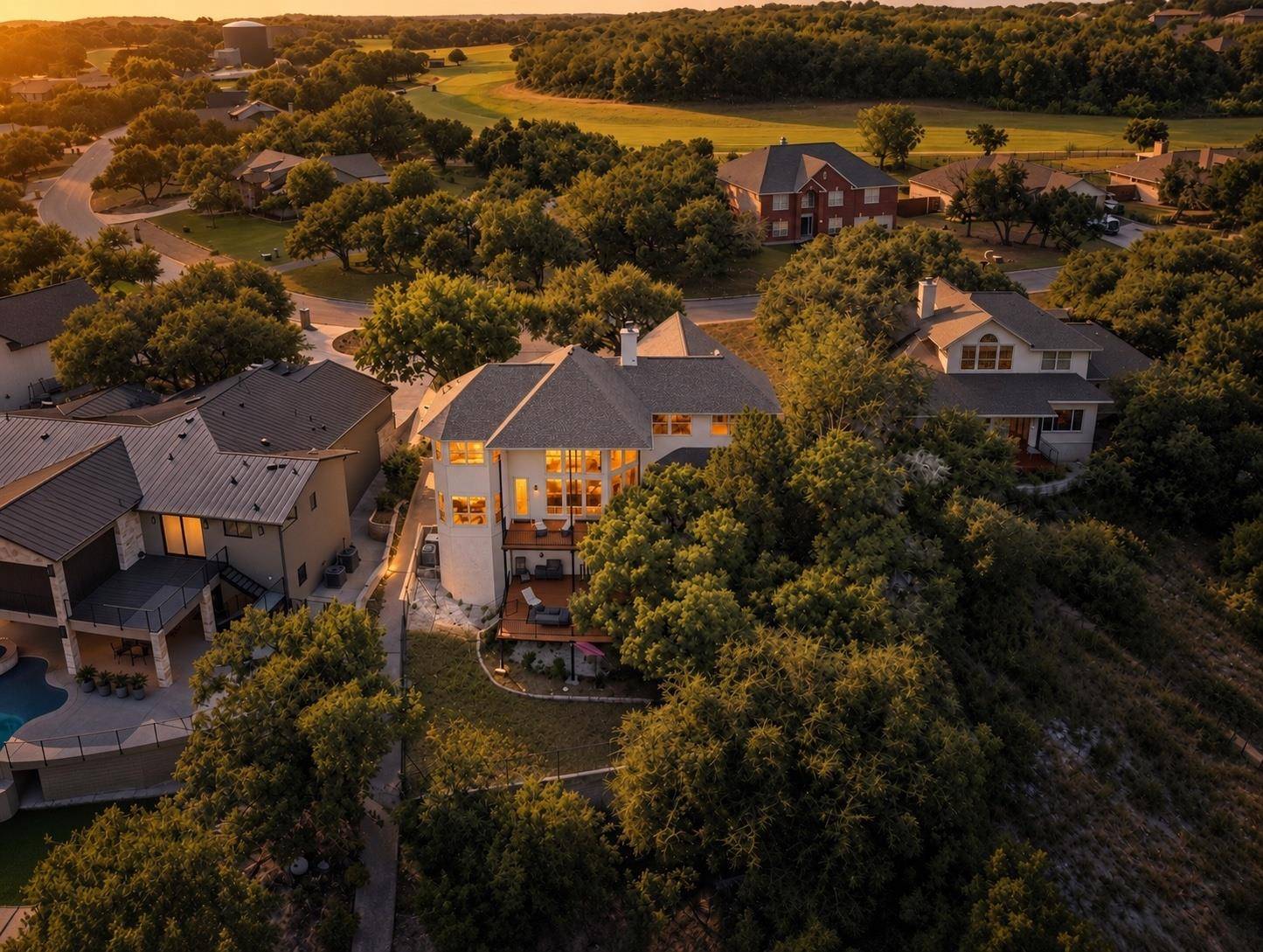 343 Venture BLVD S, Point Venture, TX 78645