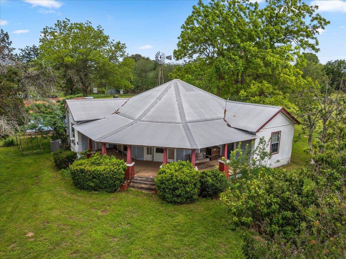 5612 HWY 71 E, Smithville, TX 78957