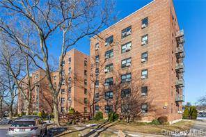 213-02 73rd AVE #4D, Bayside, NY 11364