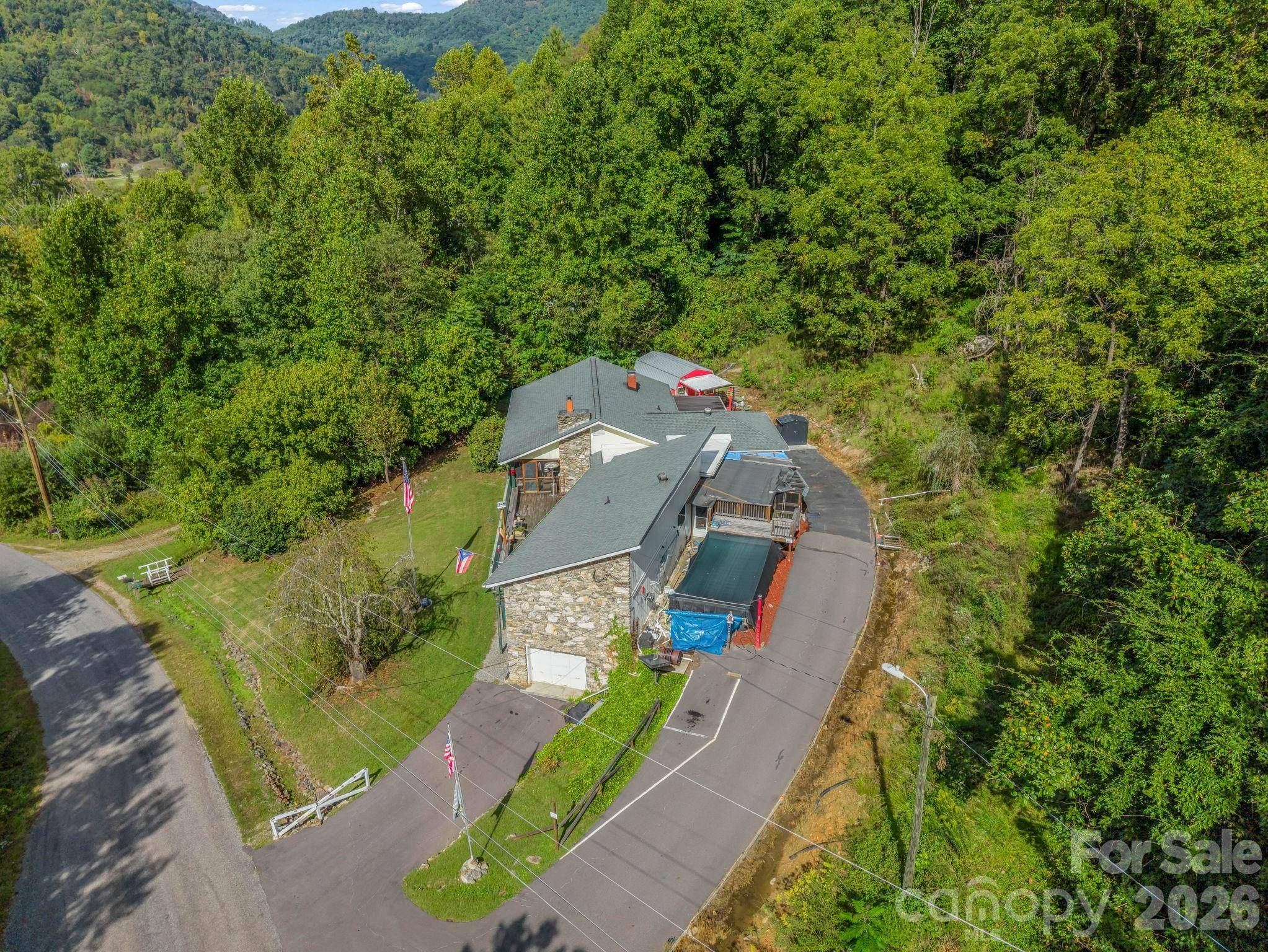 48 Roberts Cove RD, Weaverville, NC 28787