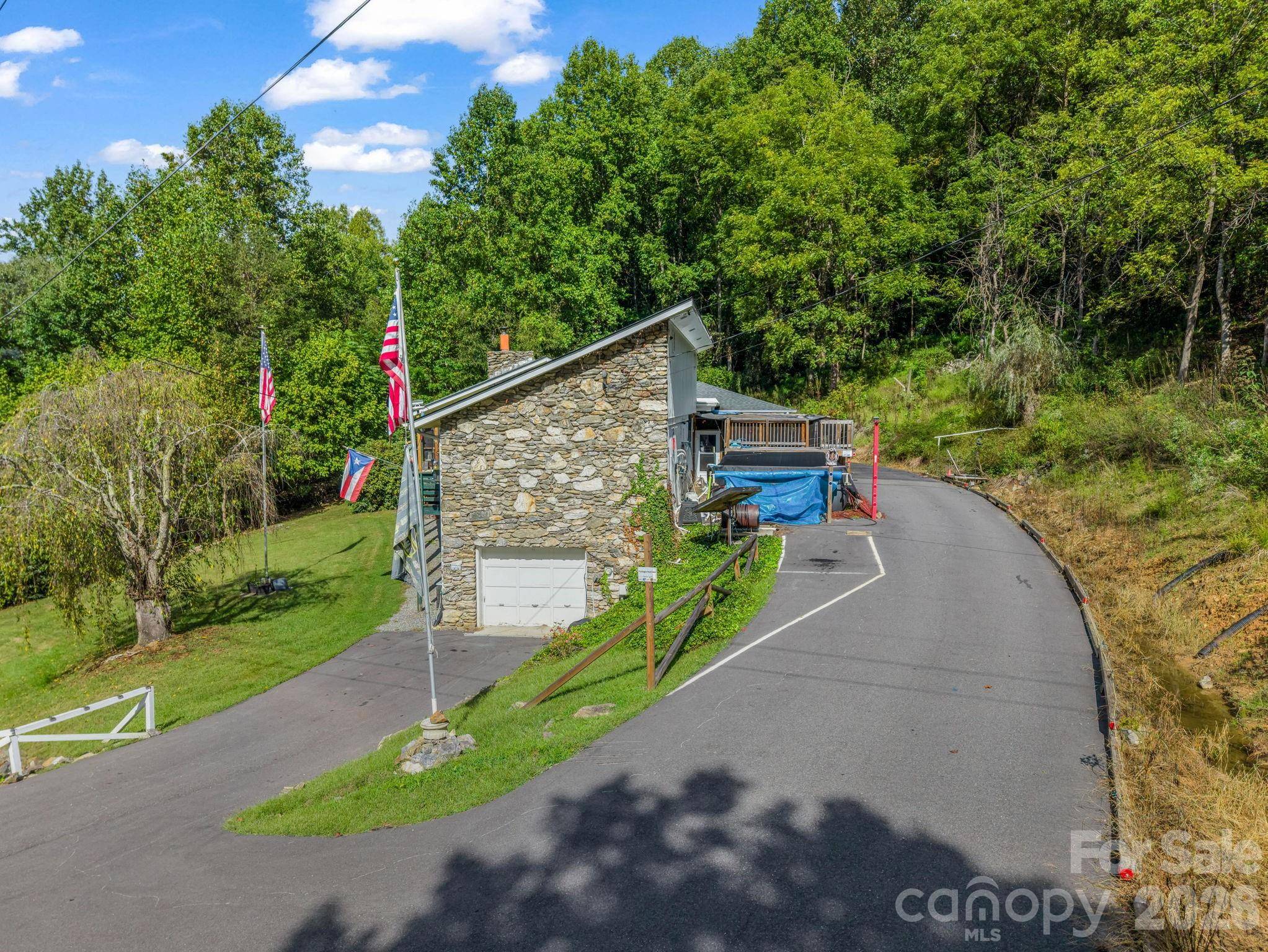 48 Roberts Cove RD, Weaverville, NC 28787
