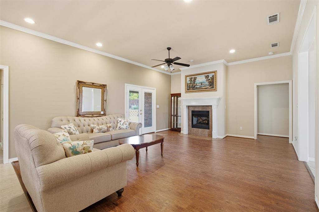 103 Crestway Drive #26, Cedar Hill, TX 75104