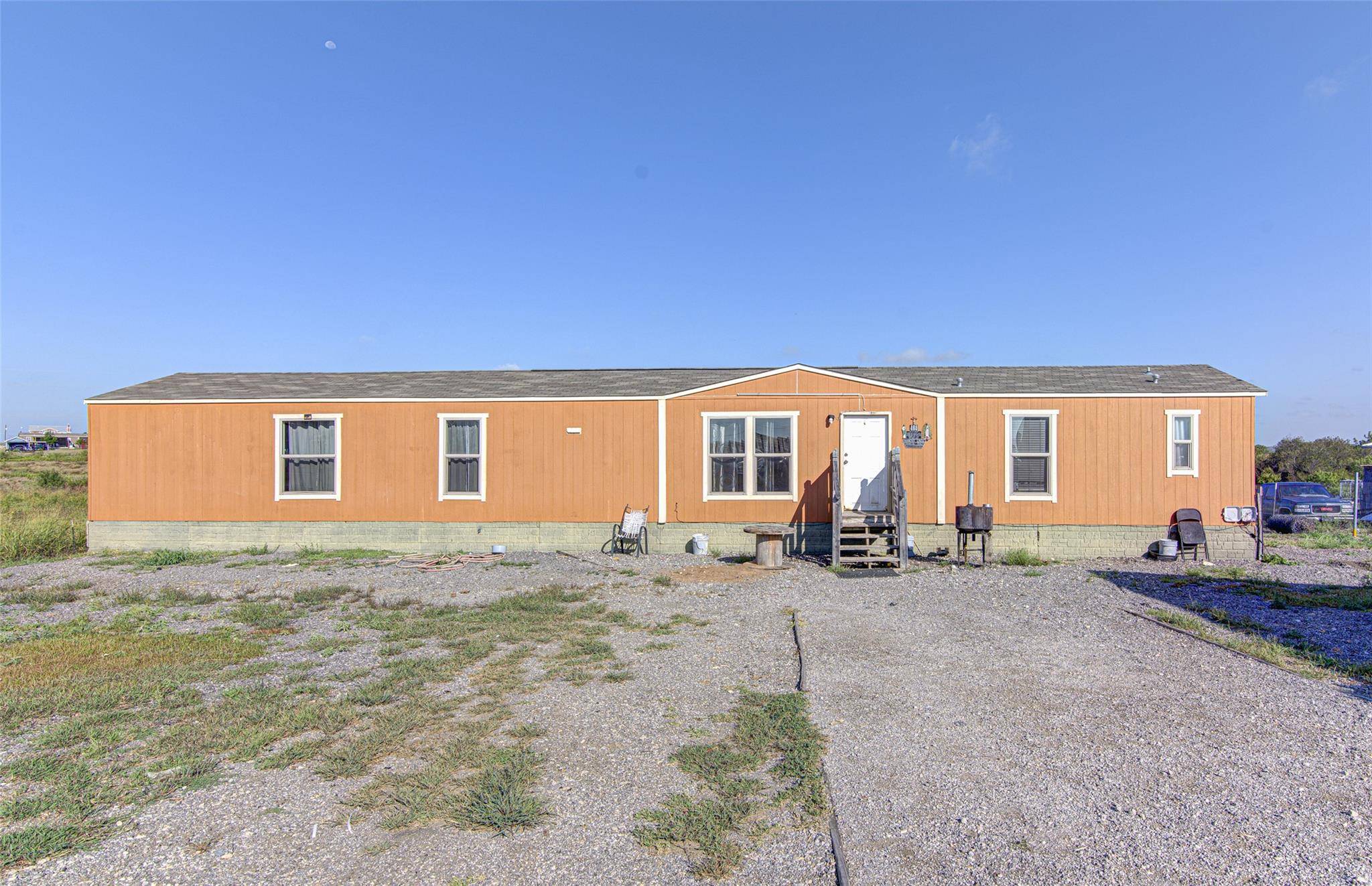 469 Rancho Linda DR, Lockhart, TX 78644