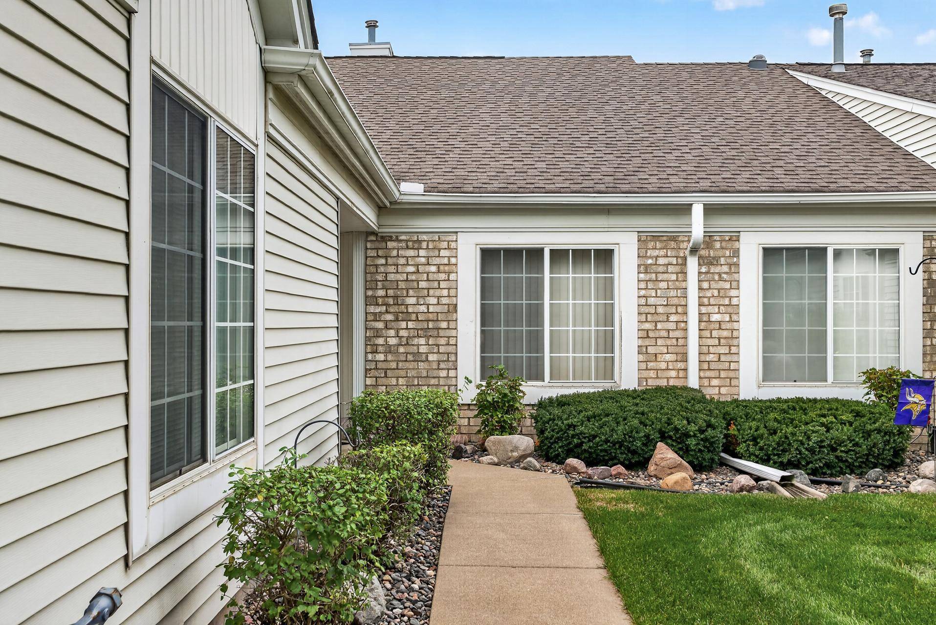 9254 Prairieview TRL N, Champlin, MN 55316