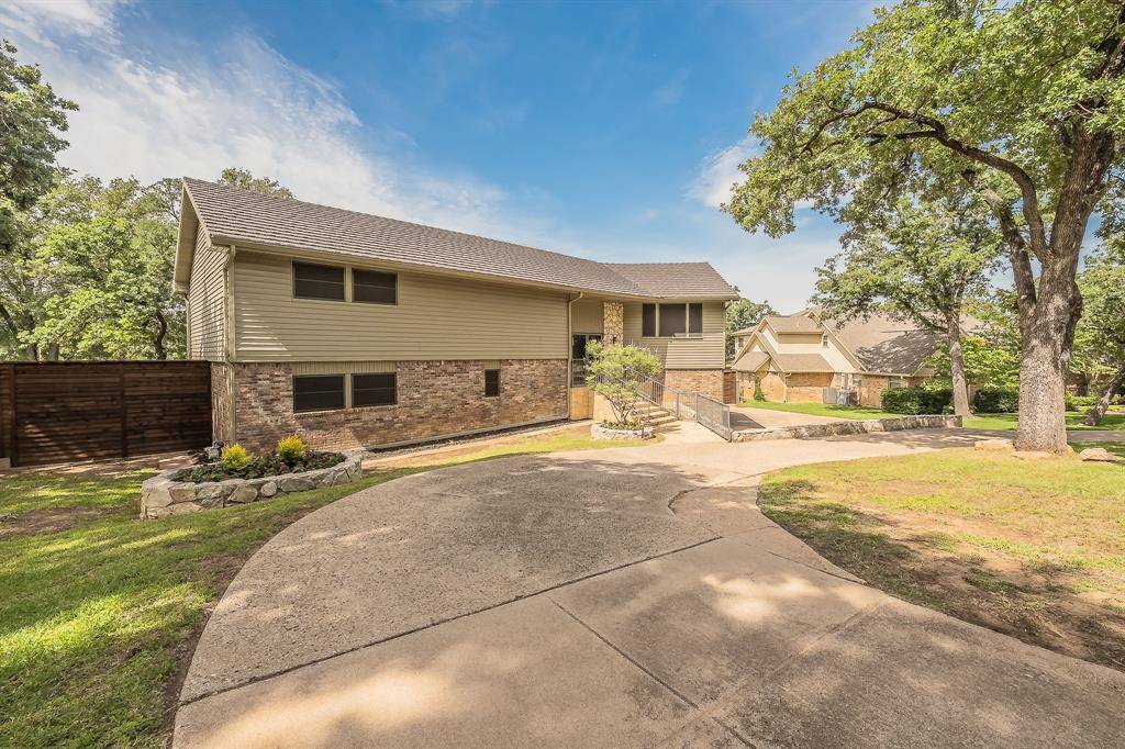 1724 Prestonwood Drive, Arlington, TX 76012