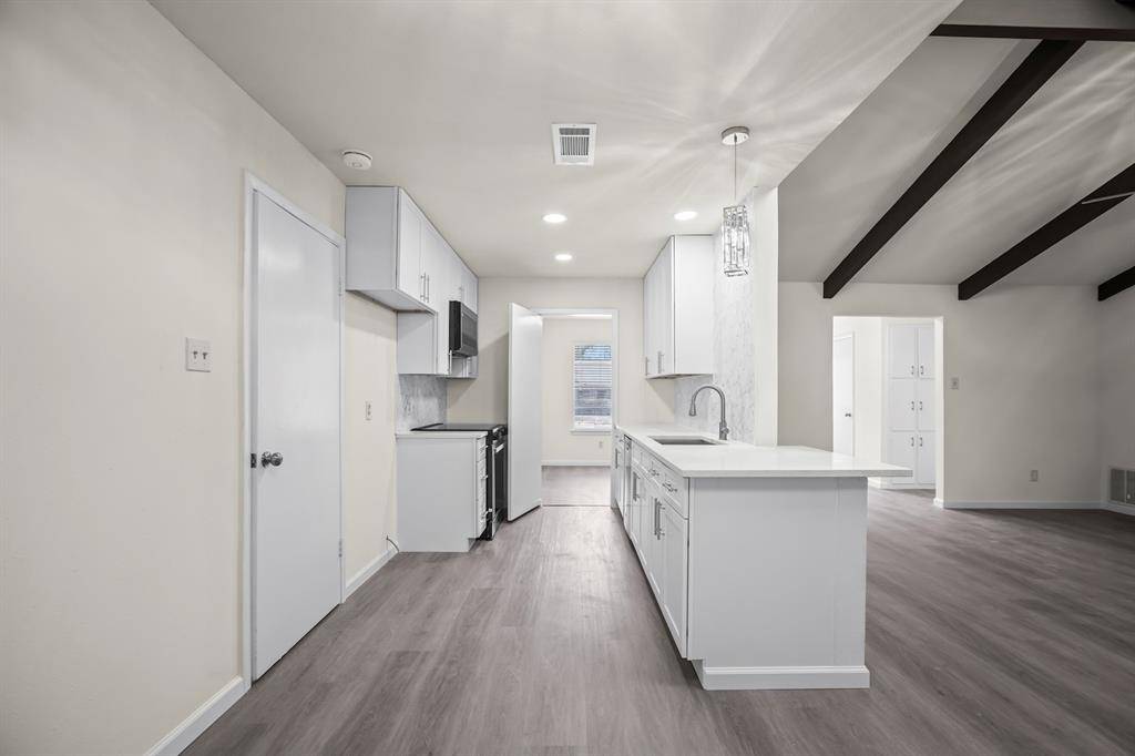 1009 Springdale Road, Bedford, TX 76021