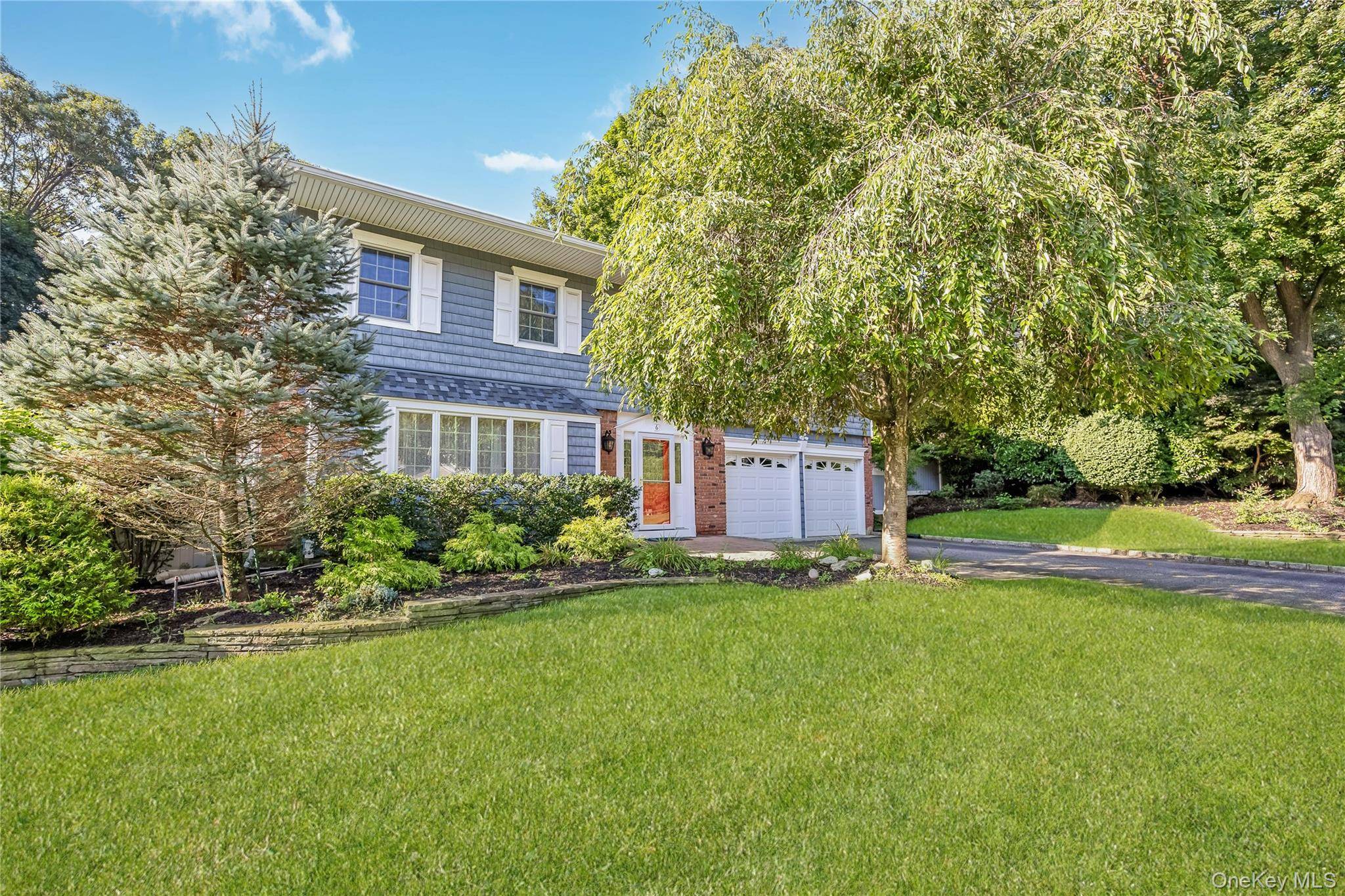 6 Mountain Laurel LN, Kings Park, NY 11754