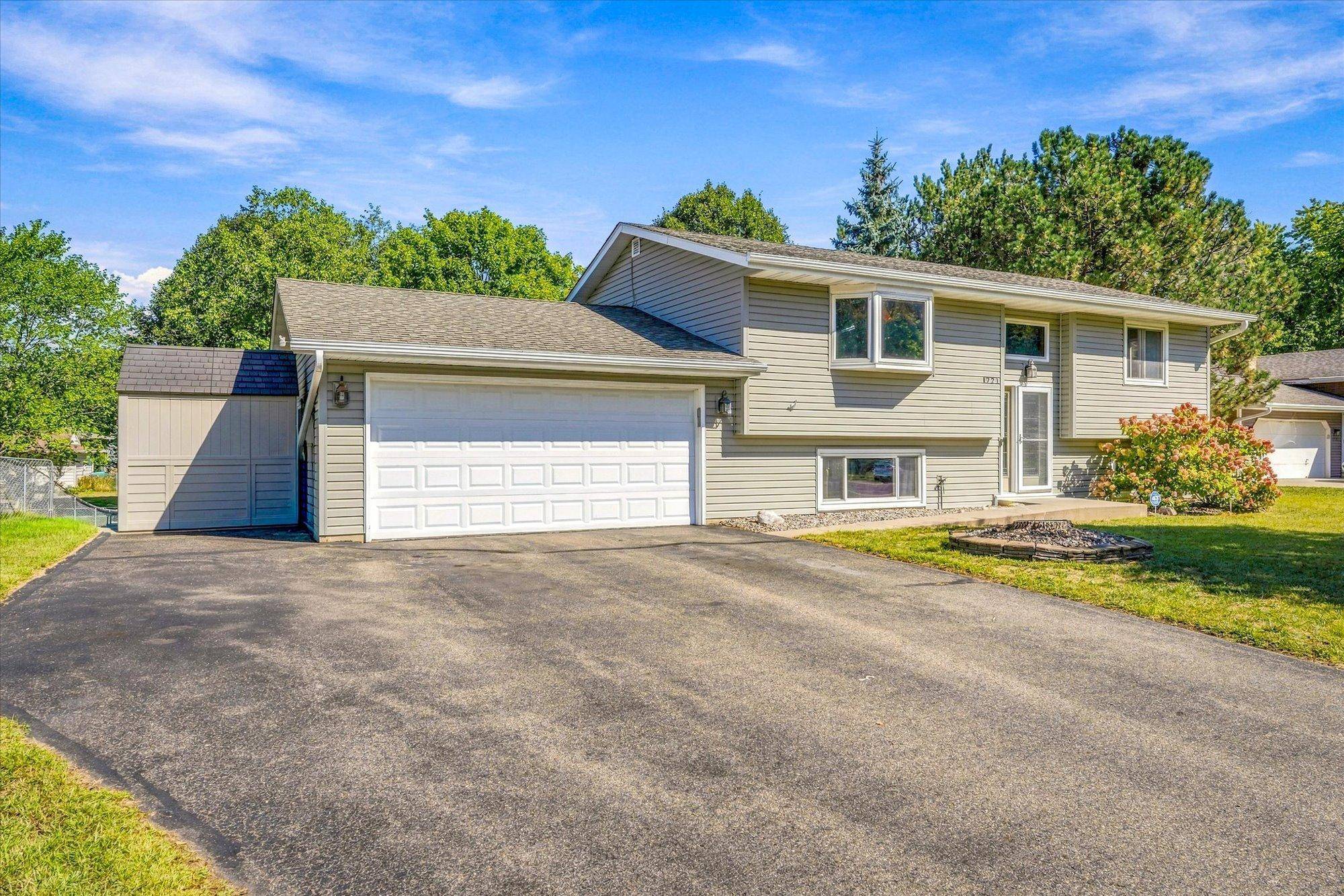 1721 Deerwood DR, Eagan, MN 55122