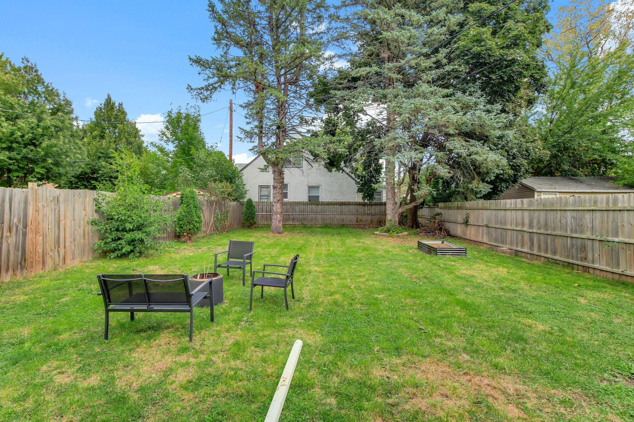 1462 Hazelwood ST, Saint Paul, MN 55106