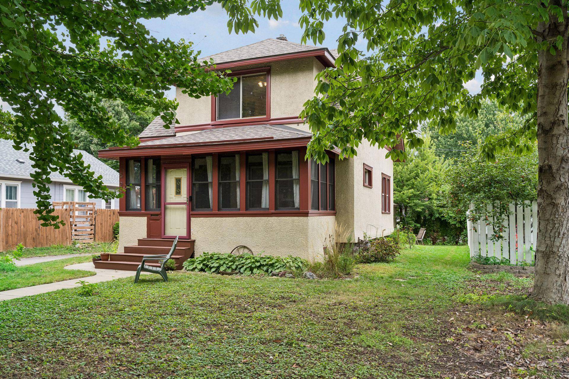 524 Lexington Pkwy N, Saint Paul, MN 55104