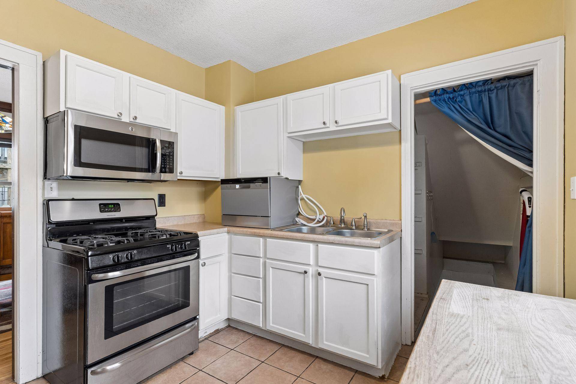 524 Lexington Pkwy N, Saint Paul, MN 55104