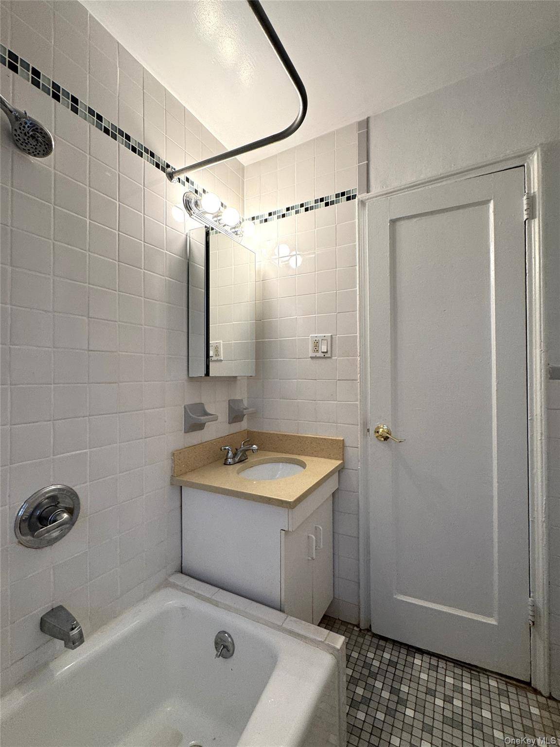 141-35 79th AVE #2M, Kew Garden Hills, NY 11367