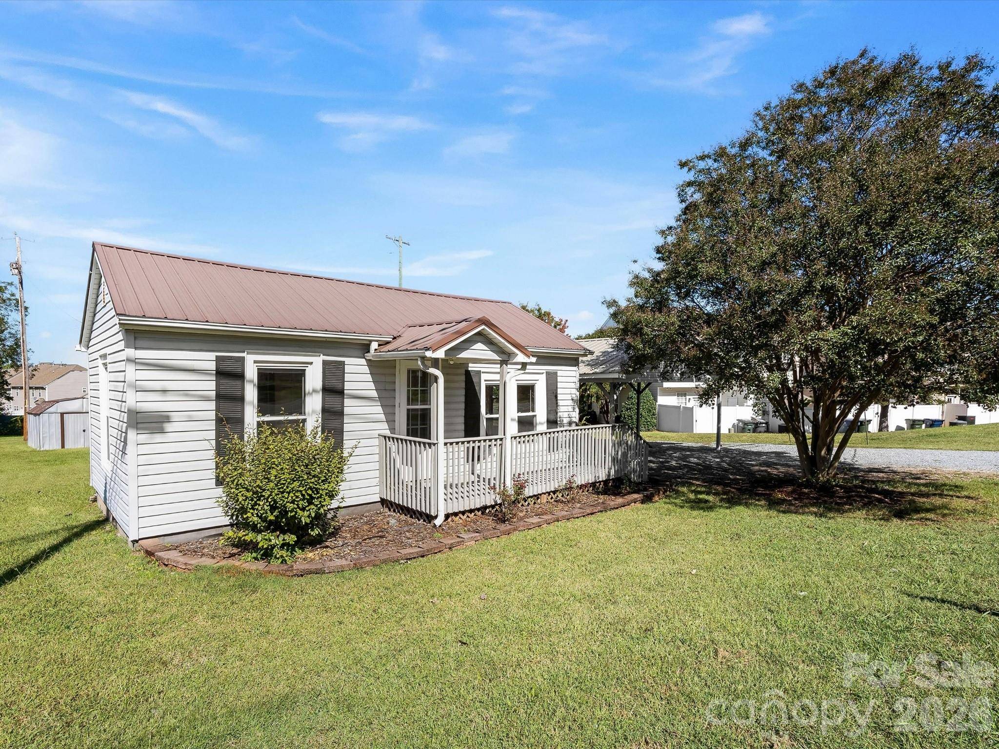 24 Forest Hill RD, Lexington, NC 27295