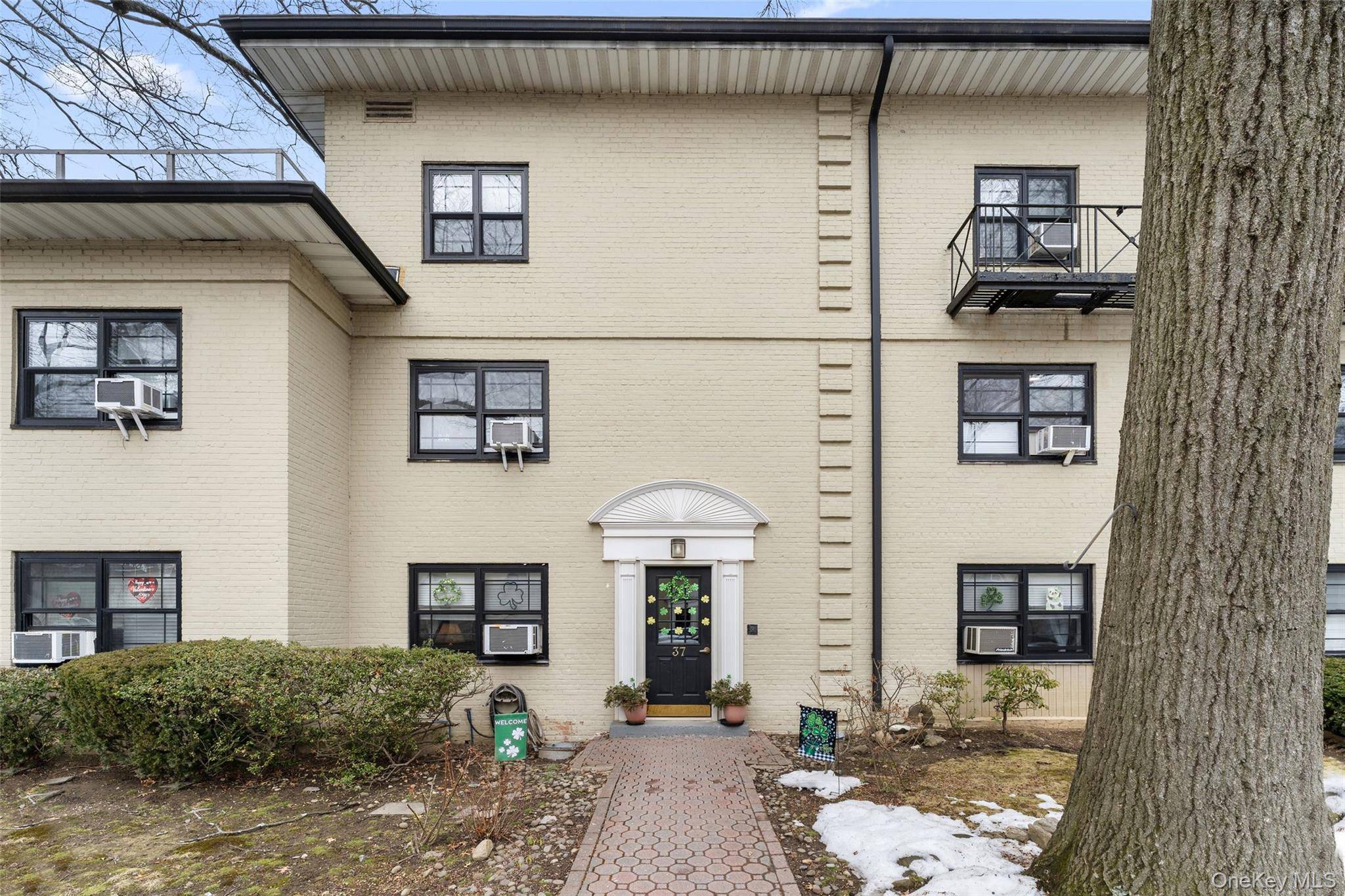 37 Manchester RD #2R, Eastchester, NY 10509