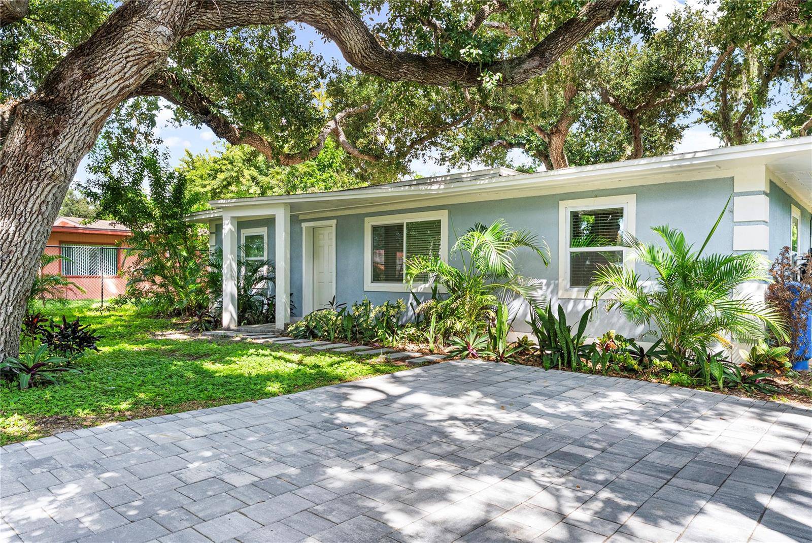 1112 SUNSET AVE, Nokomis, FL 34275