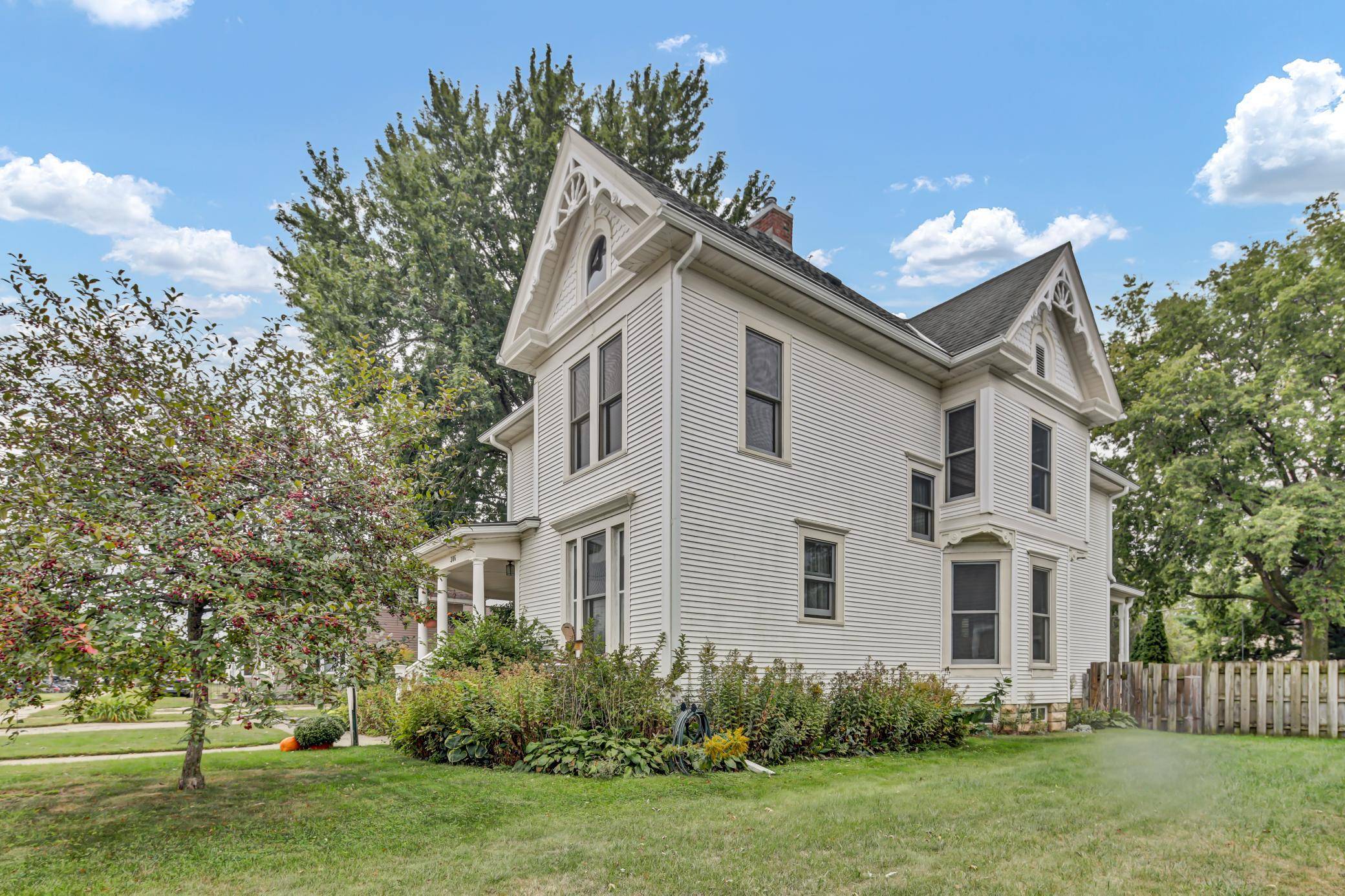 306 S Prairie ST, Lake City, MN 55041