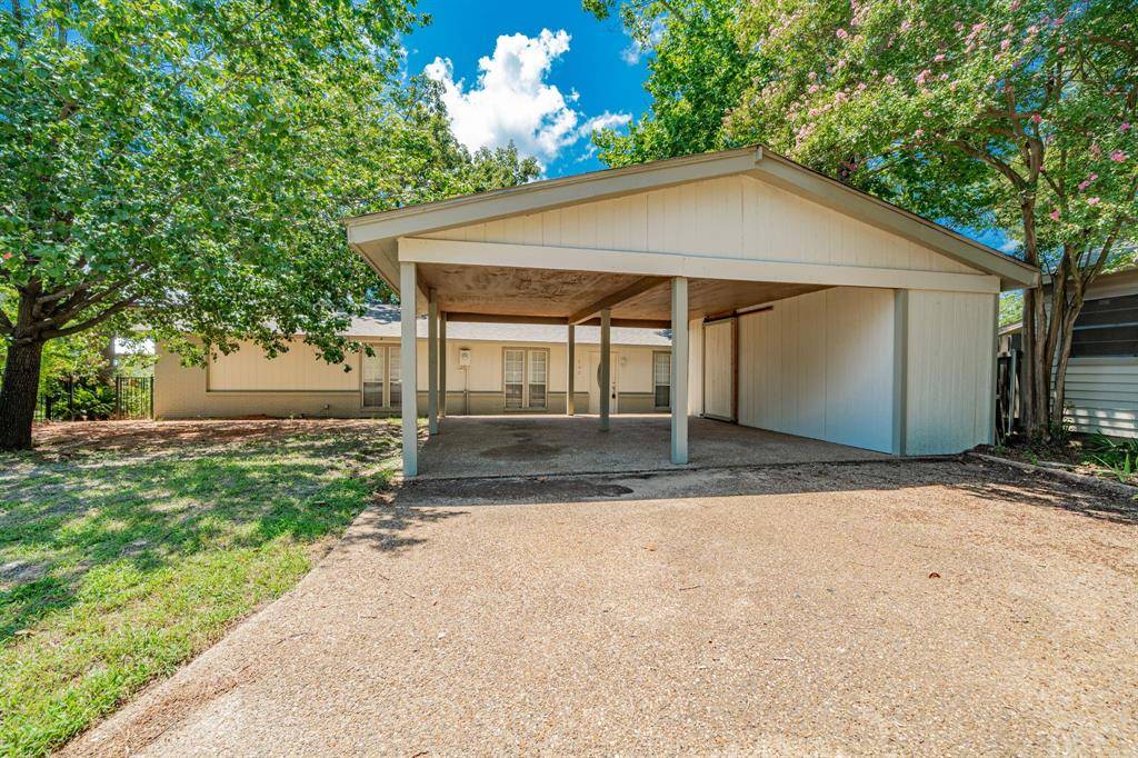 102 Northwood Place, Enchanted Oaks, TX 75156