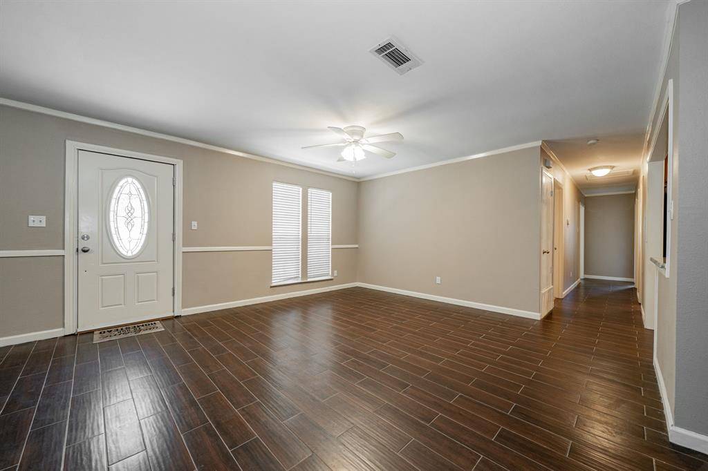 102 Northwood Place, Enchanted Oaks, TX 75156