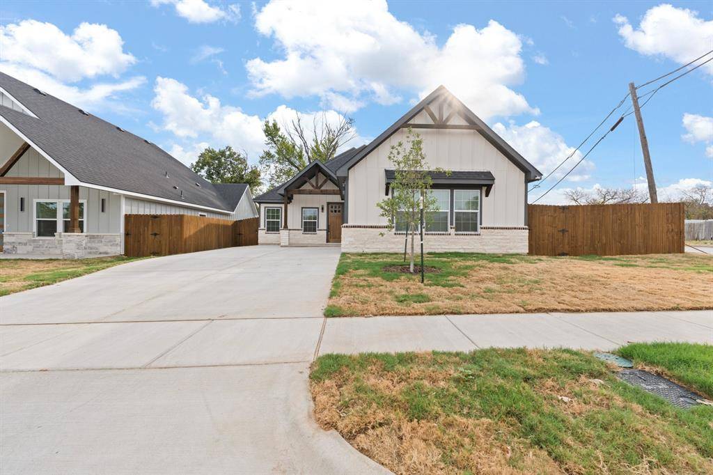 813 Tierney Road, Fort Worth, TX 76112