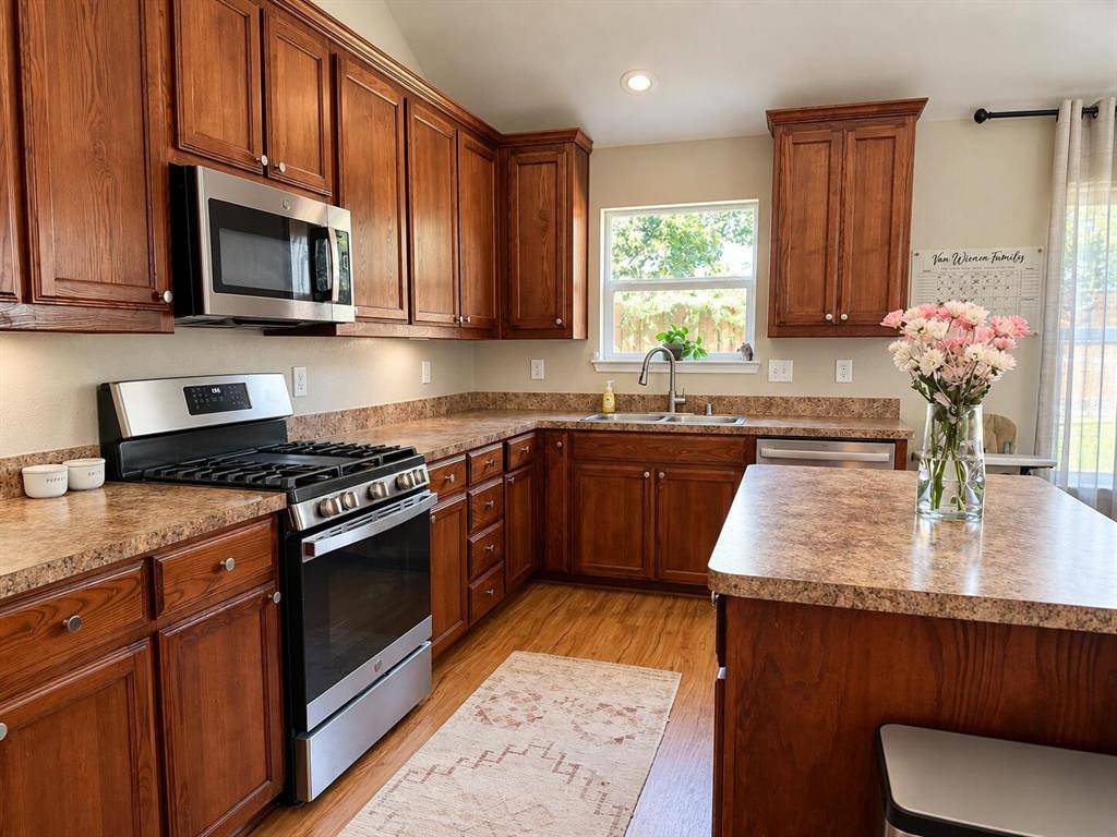 224 Spring Hollow Drive, Saginaw, TX 76131