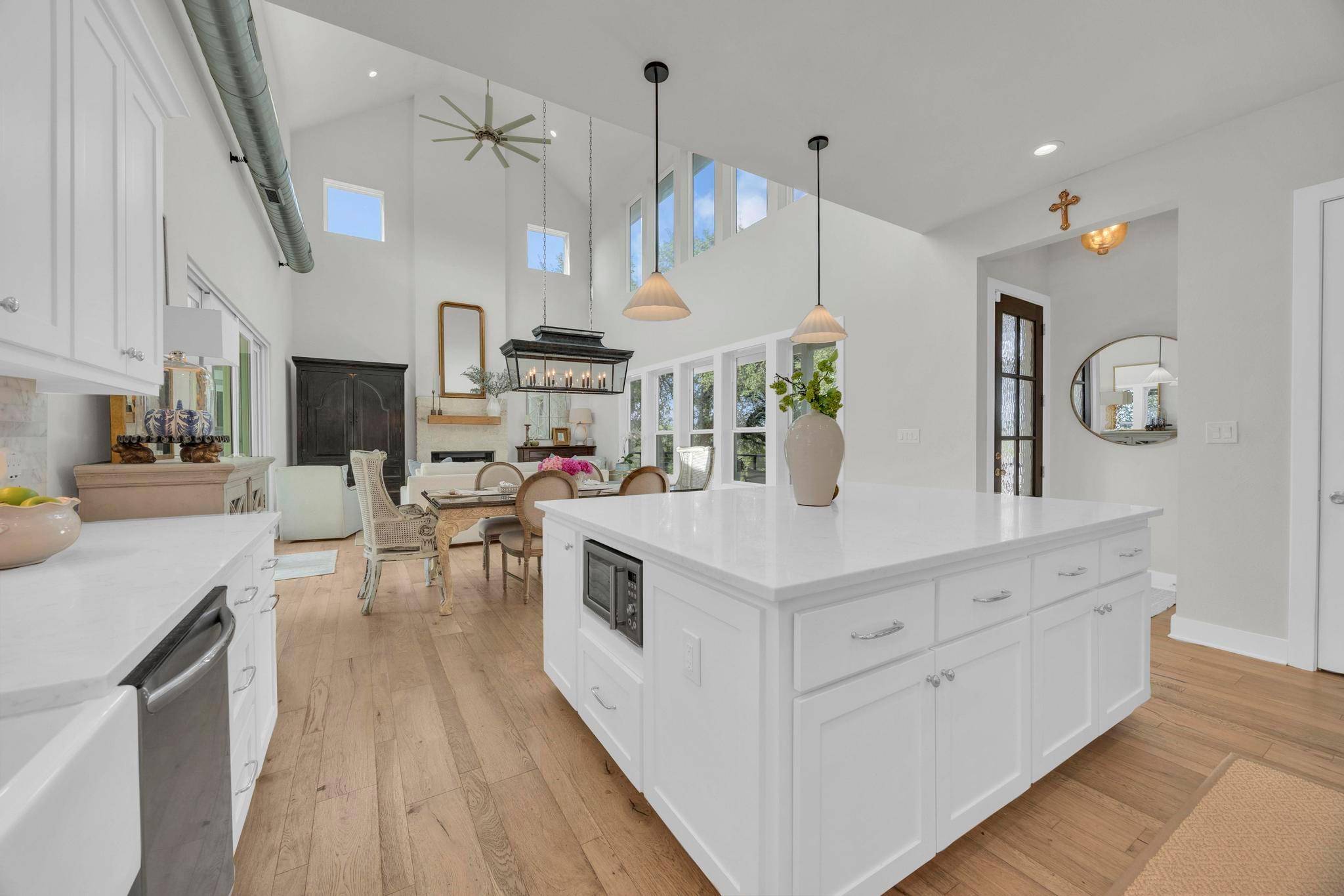 501 Alva DR, Spicewood, TX 78669