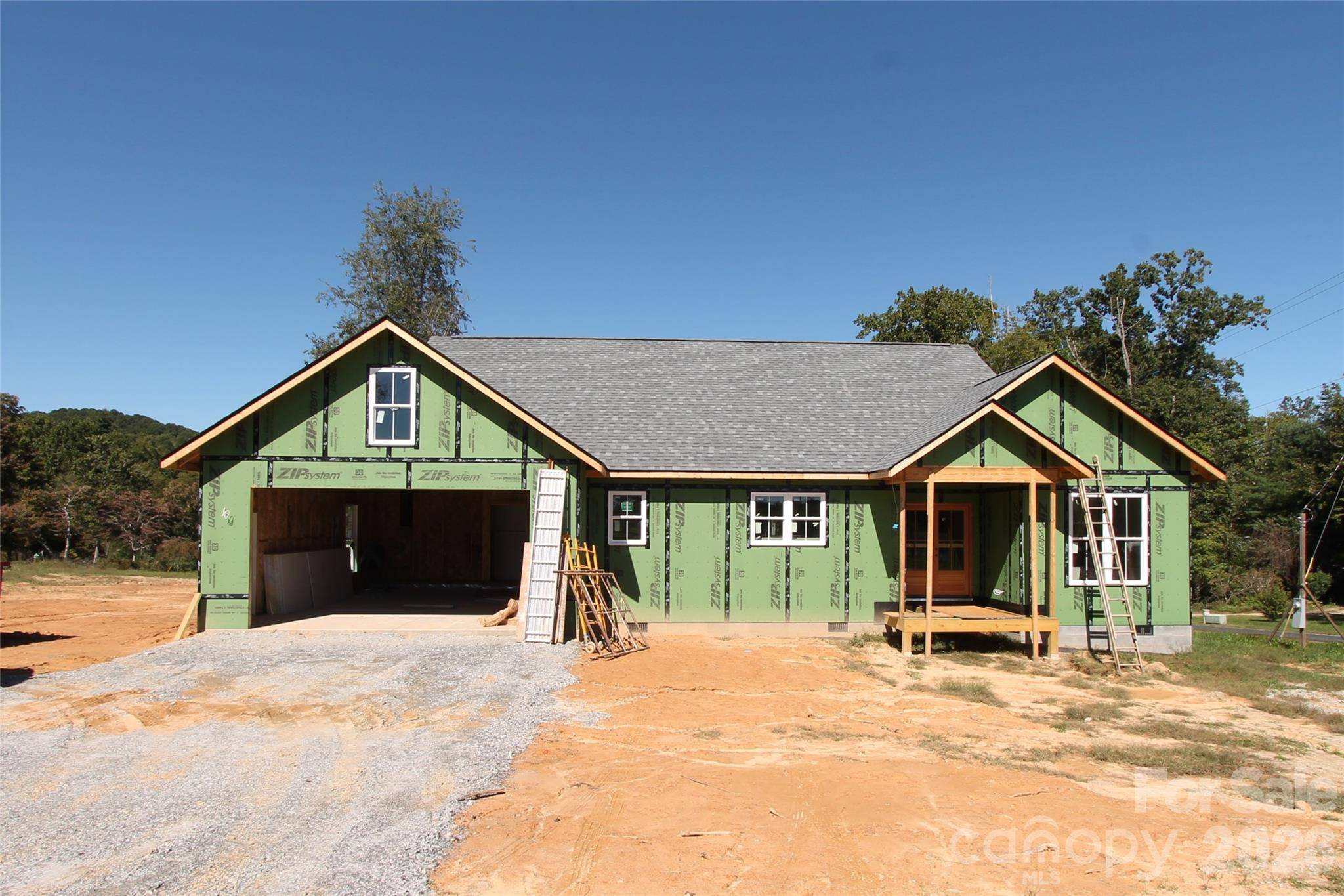40 Whiskey River RUN, Hendersonville, NC 28792