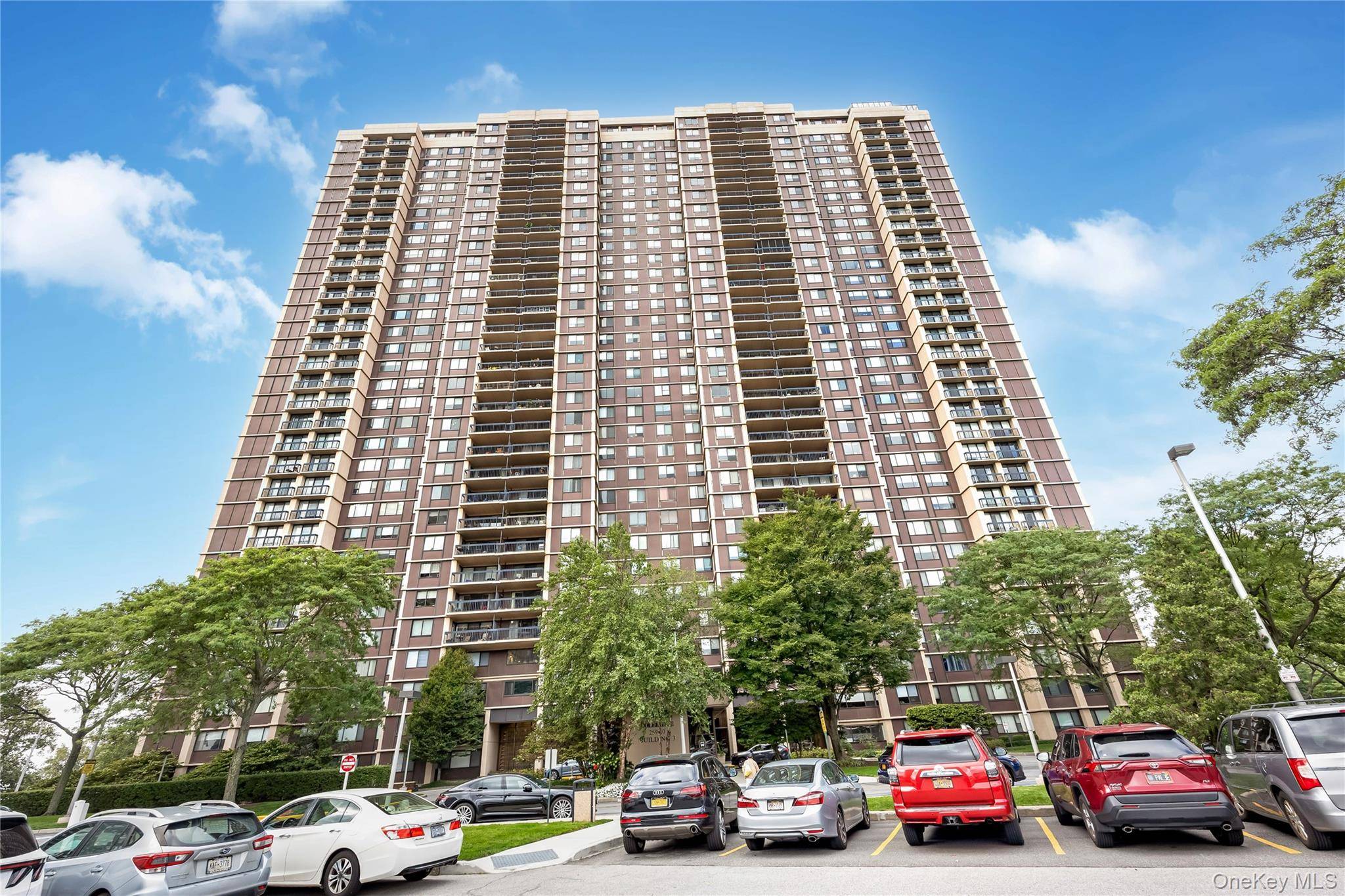 269-10 Grand Central Pkwy #4U, Floral Park, NY 11005