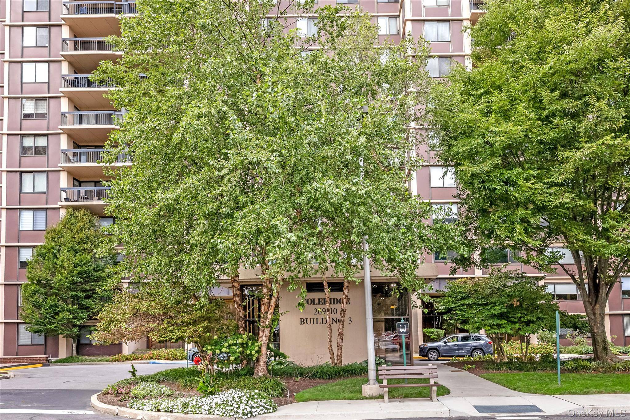 269-10 Grand Central Pkwy #4U, Floral Park, NY 11005