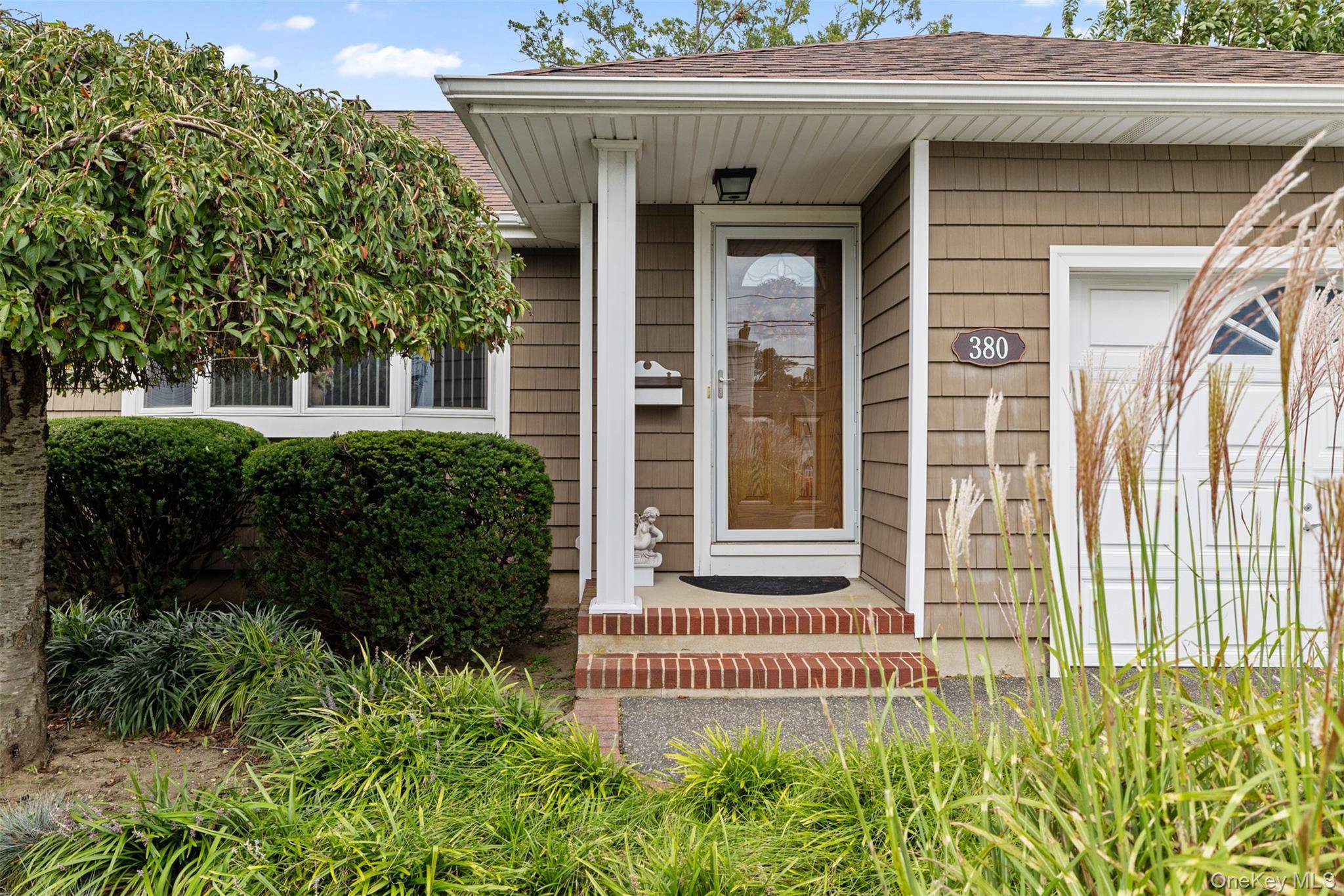 380 N Clinton AVE, Lindenhurst, NY 11757