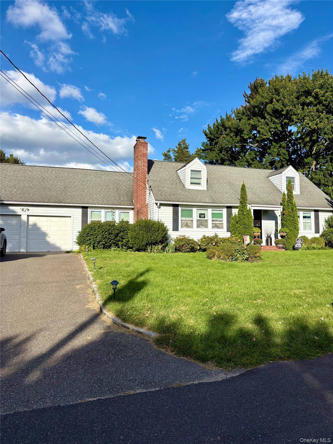 28 Summit AVE, Northport, NY 11768