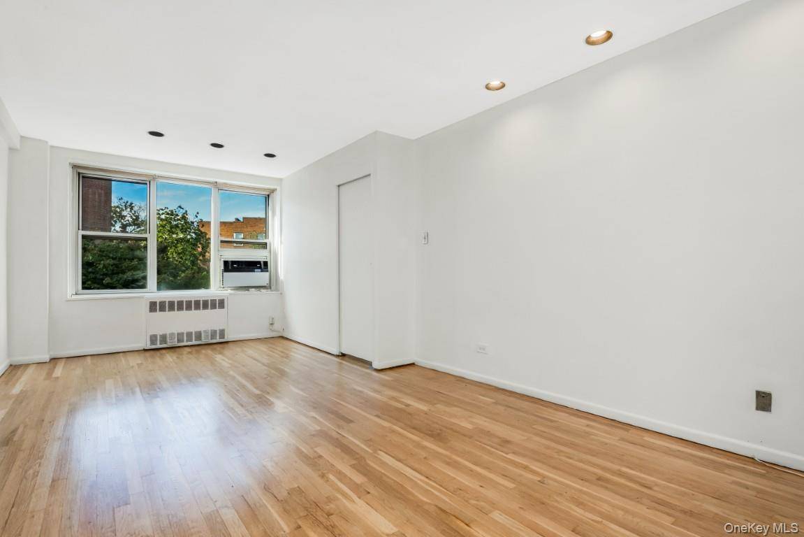 18-40 211th ST #4A, Bayside, NY 11360