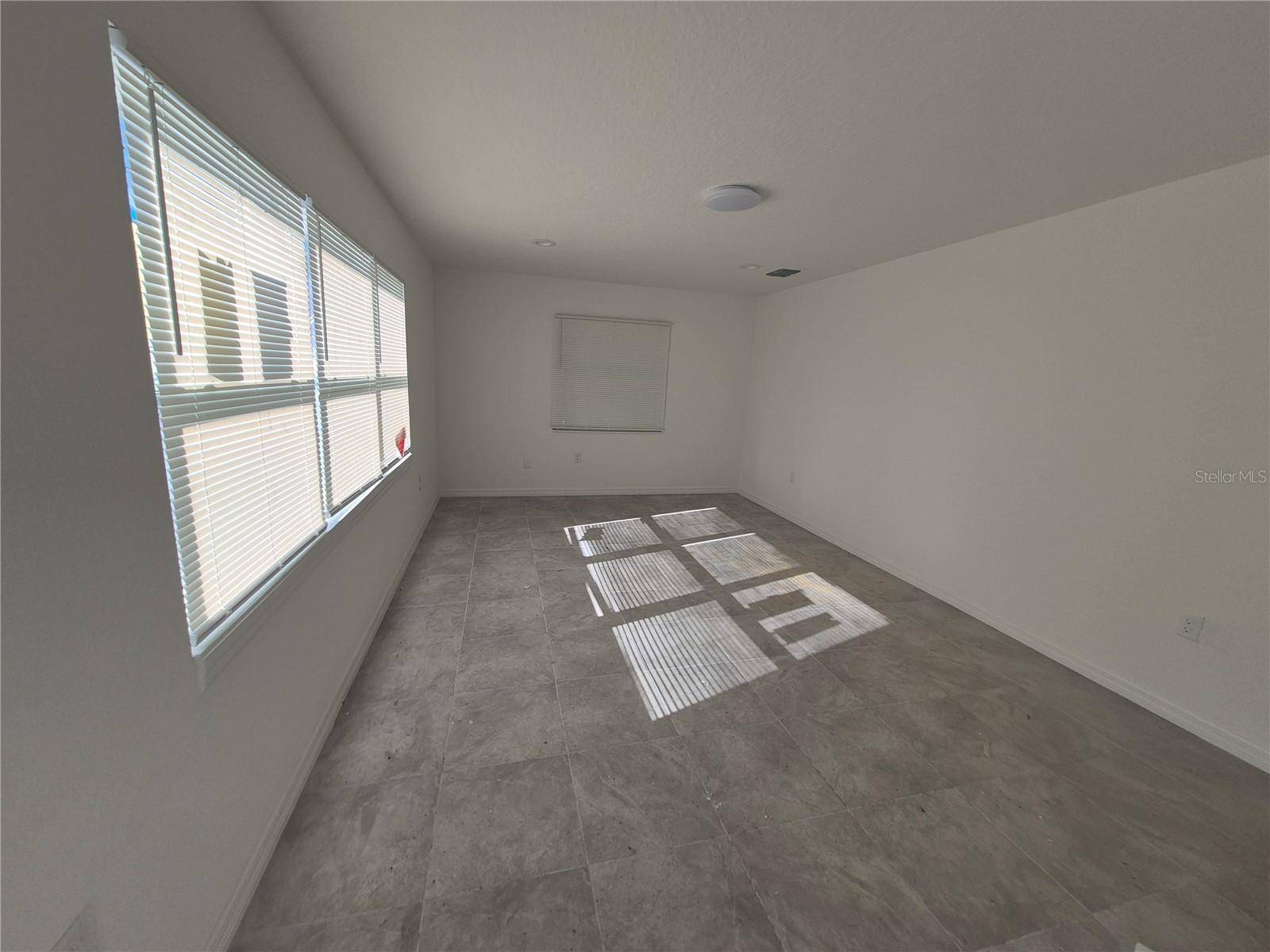 6 S BARBOUR ST, Beverly Hills, FL 34465