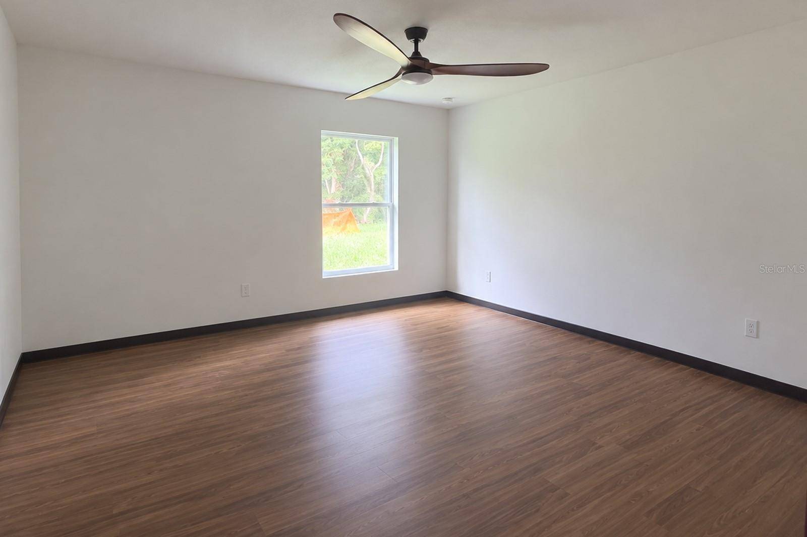 332 LAKE CRESCENT DR, Debary, FL 32713