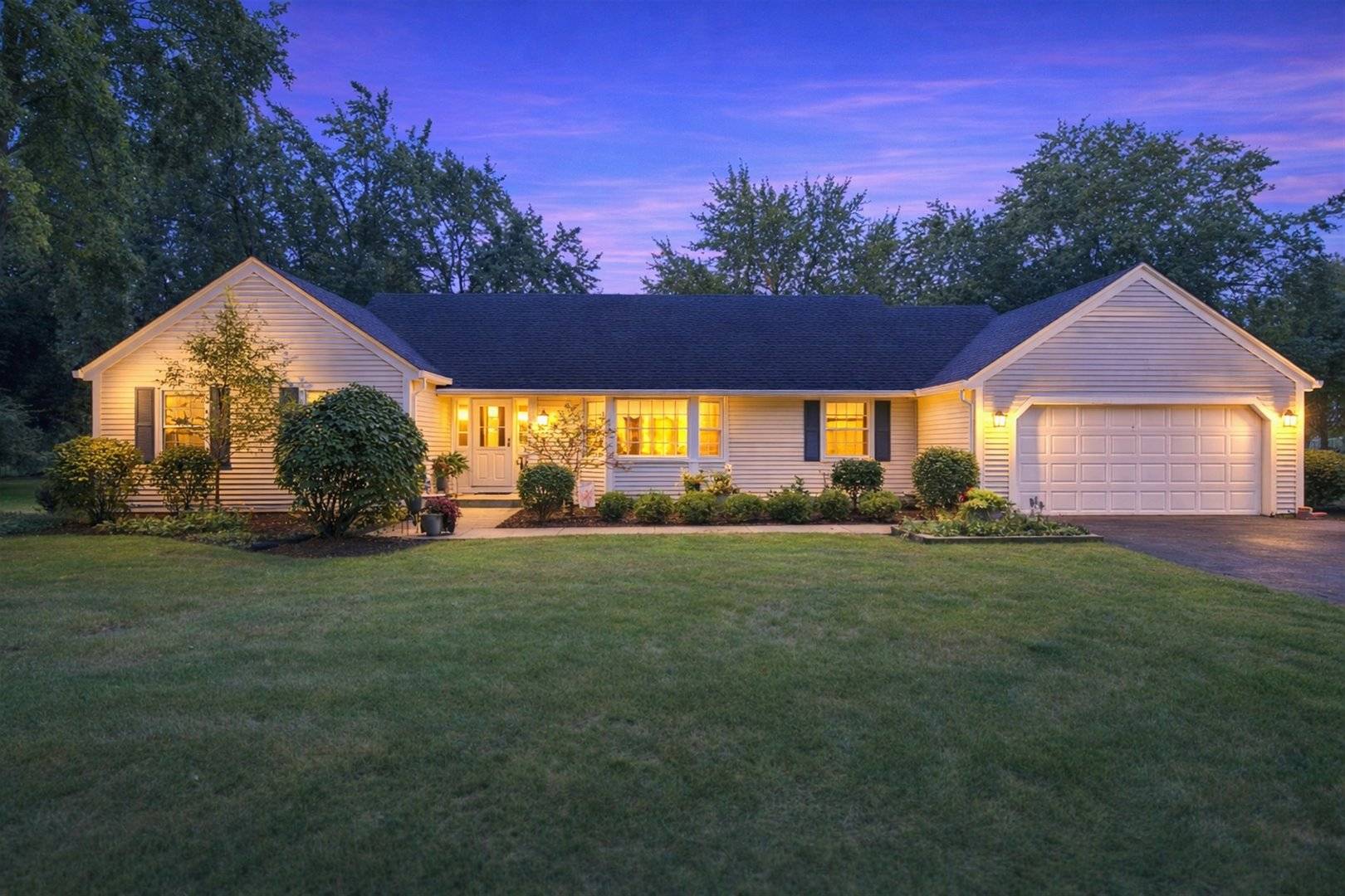 1114 Lexington LN, Batavia, IL 60510