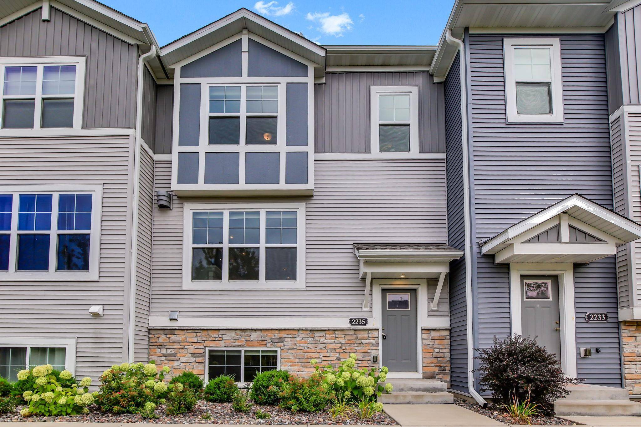 2235 Gateway Curve, North Saint Paul, MN 55109