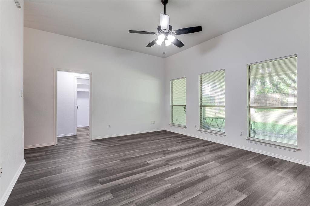741 Oak Park Drive, Azle, TX 76020