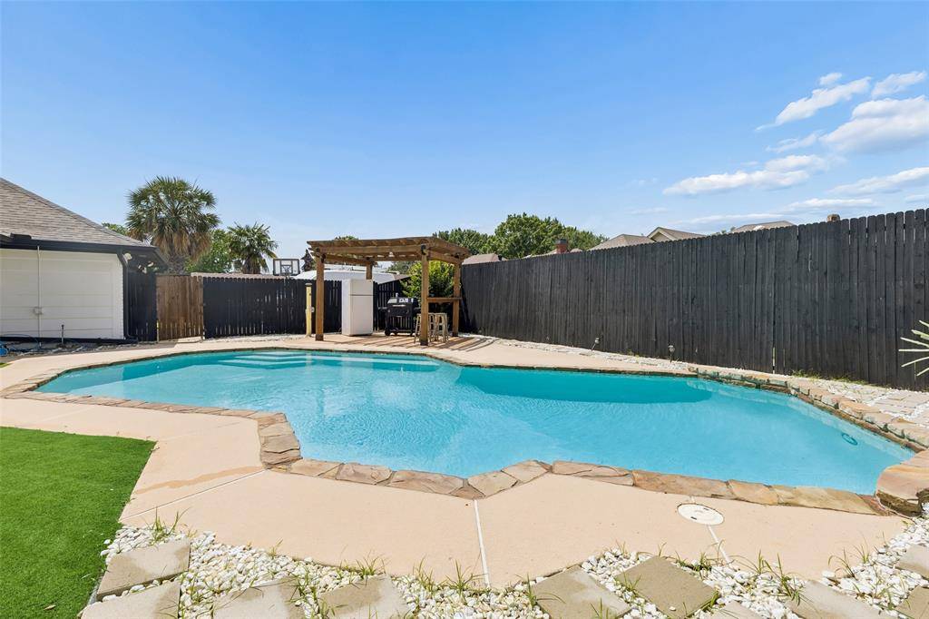 2405 Hanover Court, Rowlett, TX 75088