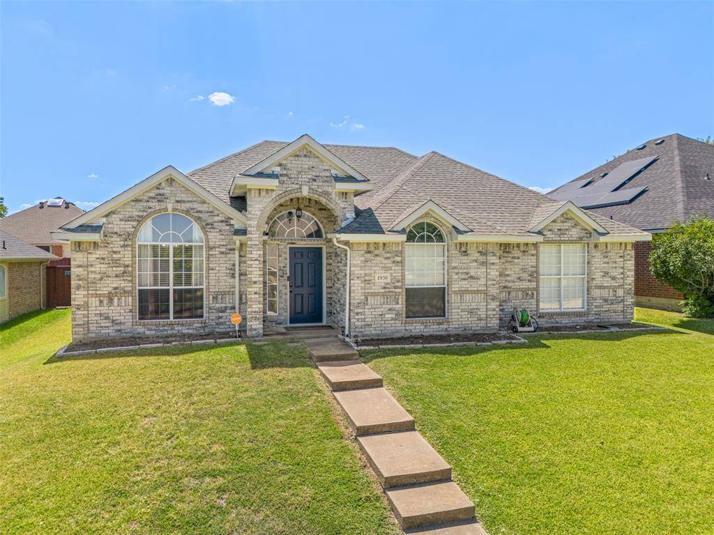 1938 Woodglen Drive, Mesquite, TX 75149