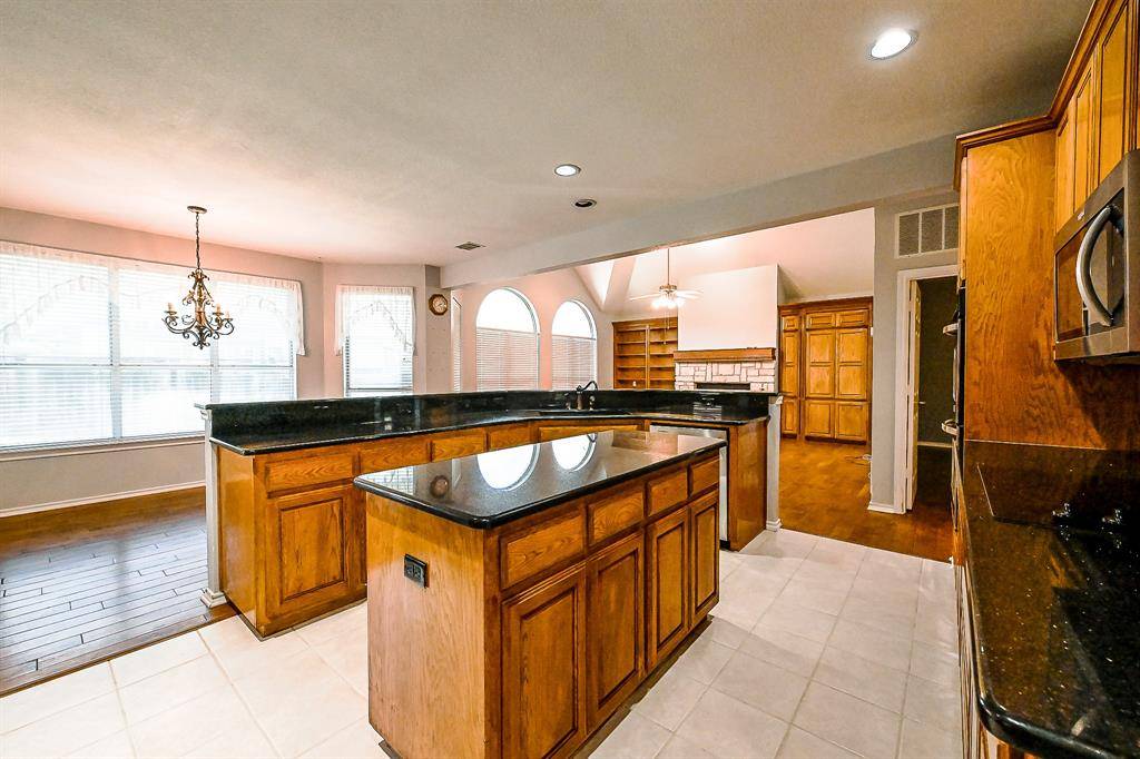 2389 Briarhill Boulevard, Highland Village, TX 75077