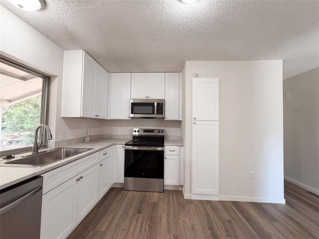 2610 Fallcreek Street, Arlington, TX 76014