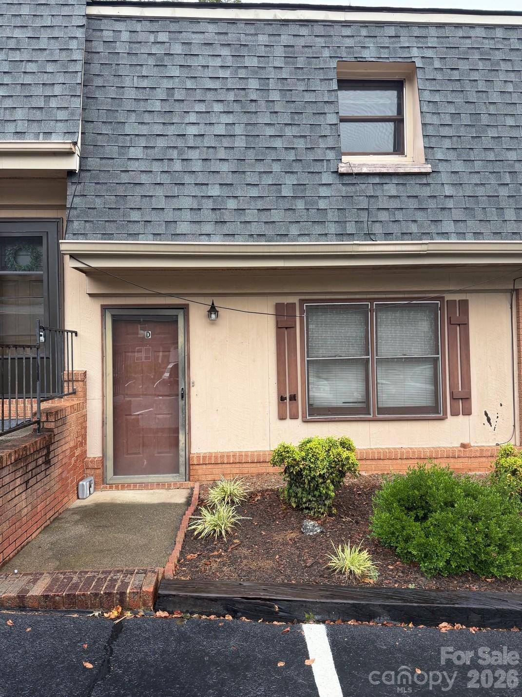 220 14th AVE SE #2-D, Hickory, NC 28602
