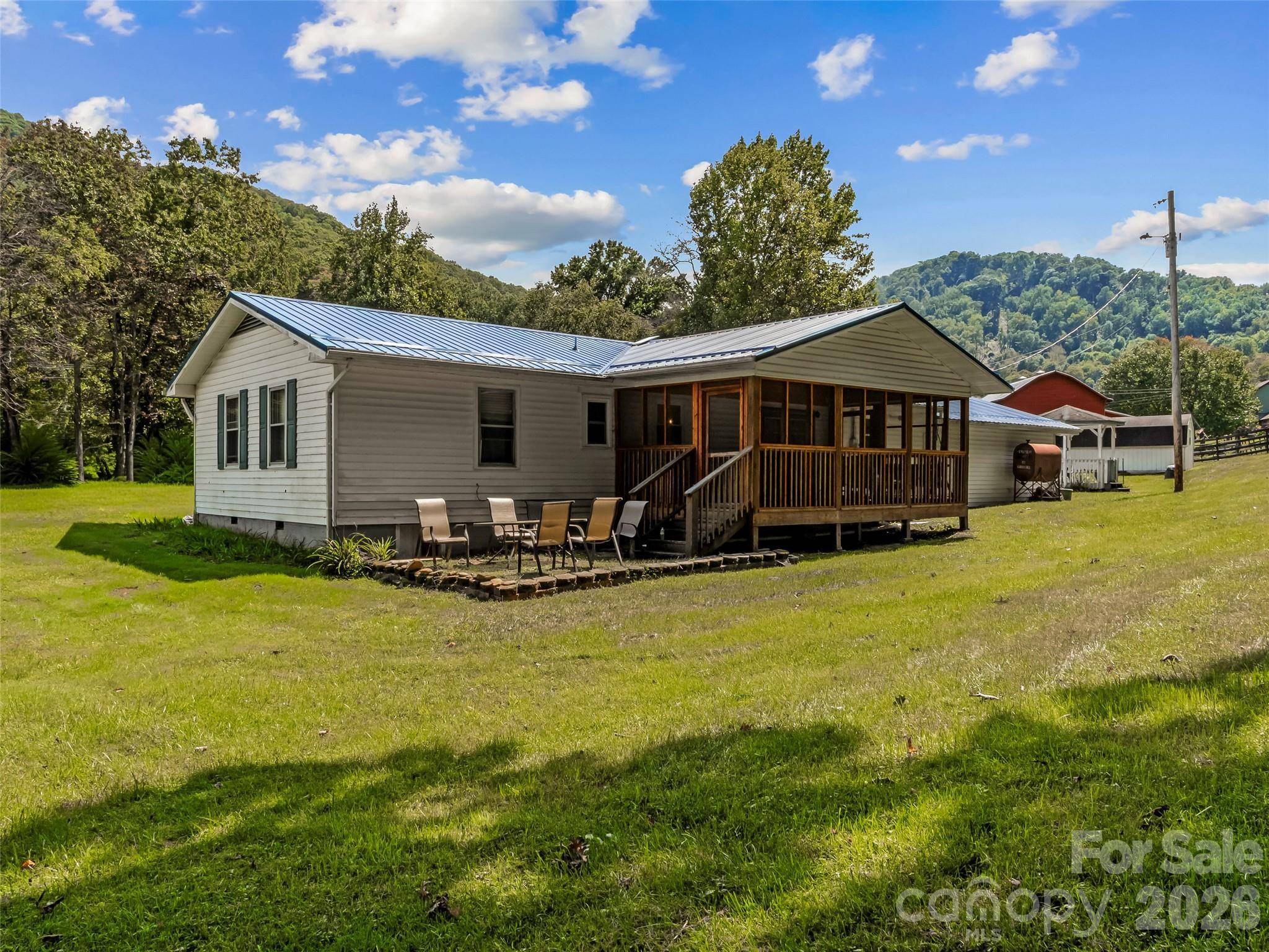 1878 Bolens Creek RD, Burnsville, NC 28714