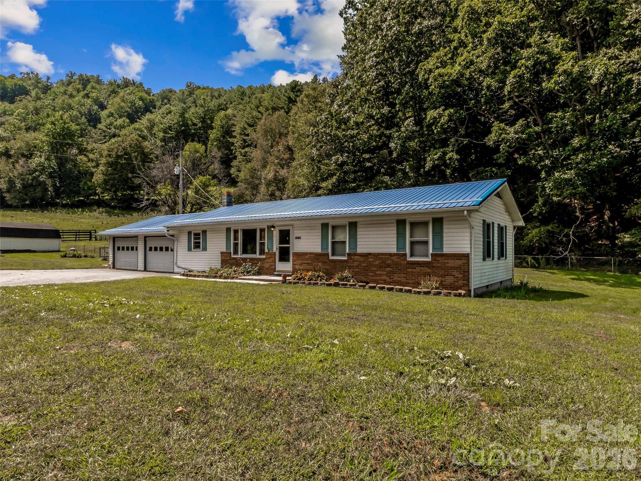 1878 Bolens Creek RD, Burnsville, NC 28714
