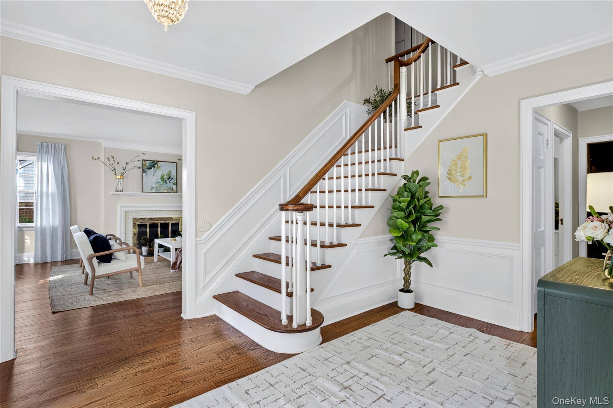 61 Mason DR, Manhasset, NY 11030