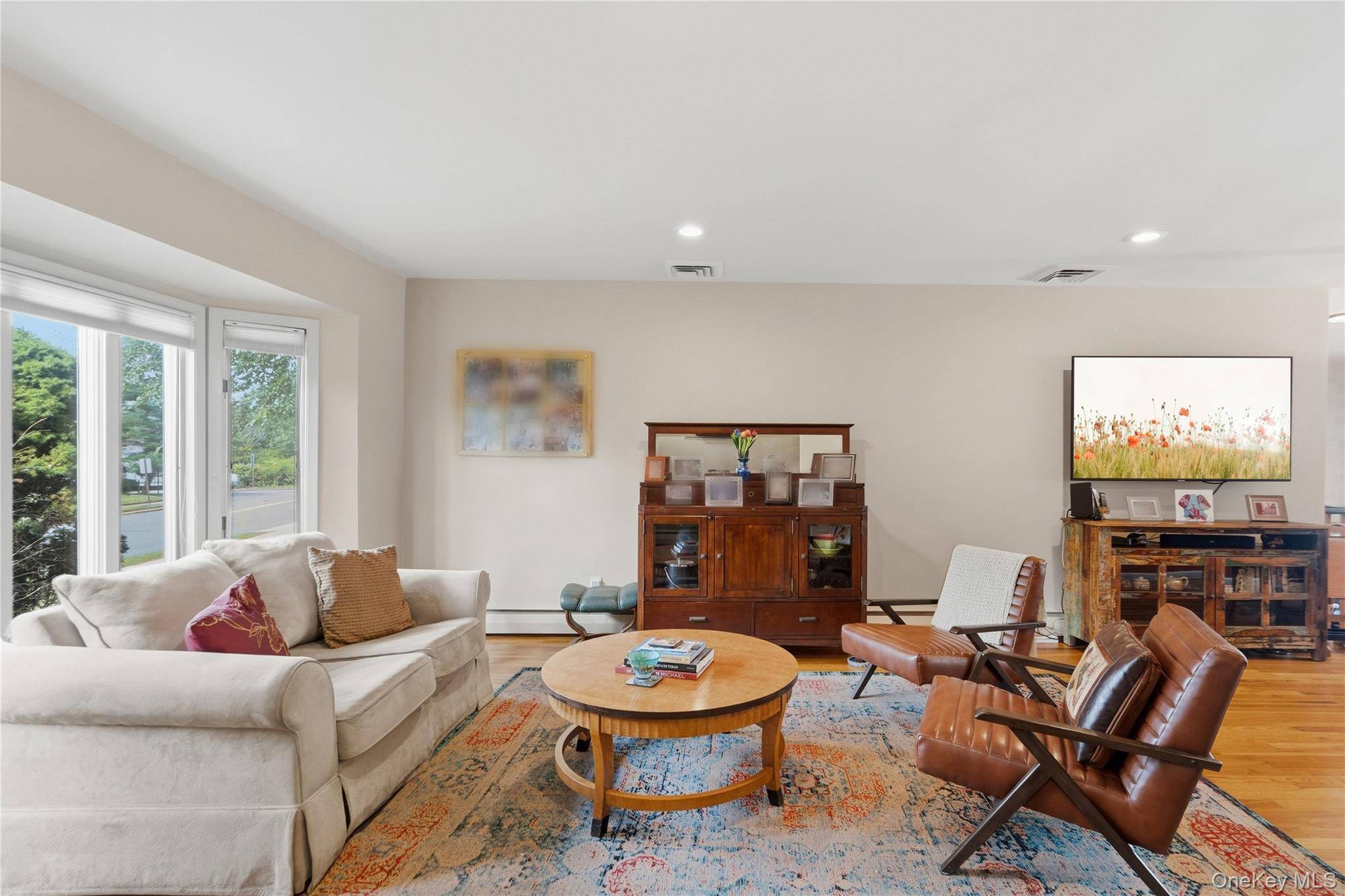 15 Elmwood LN, Syosset, NY 11791