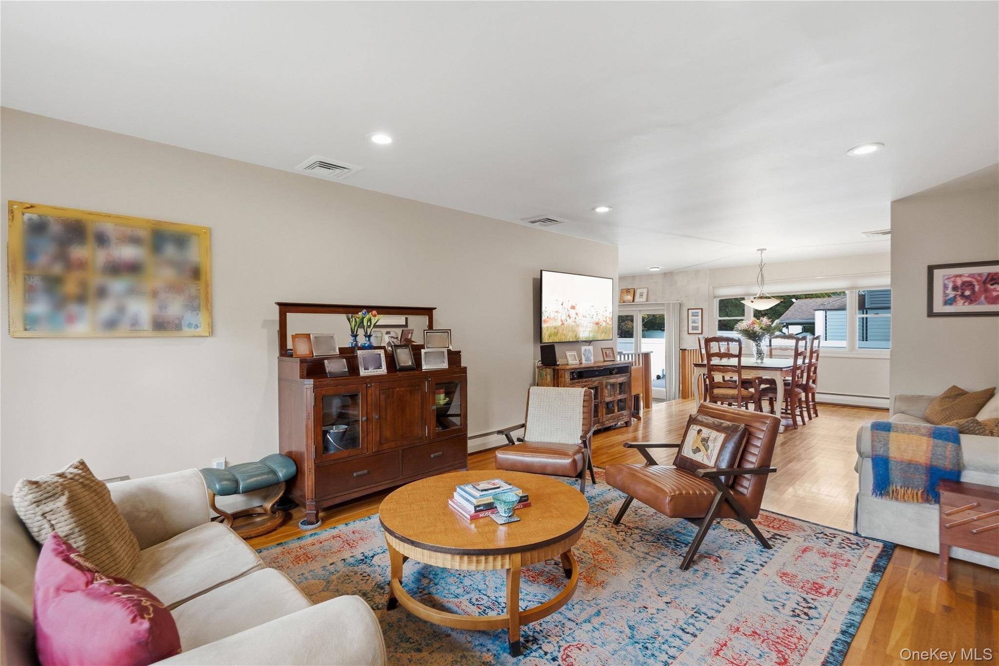 15 Elmwood LN, Syosset, NY 11791