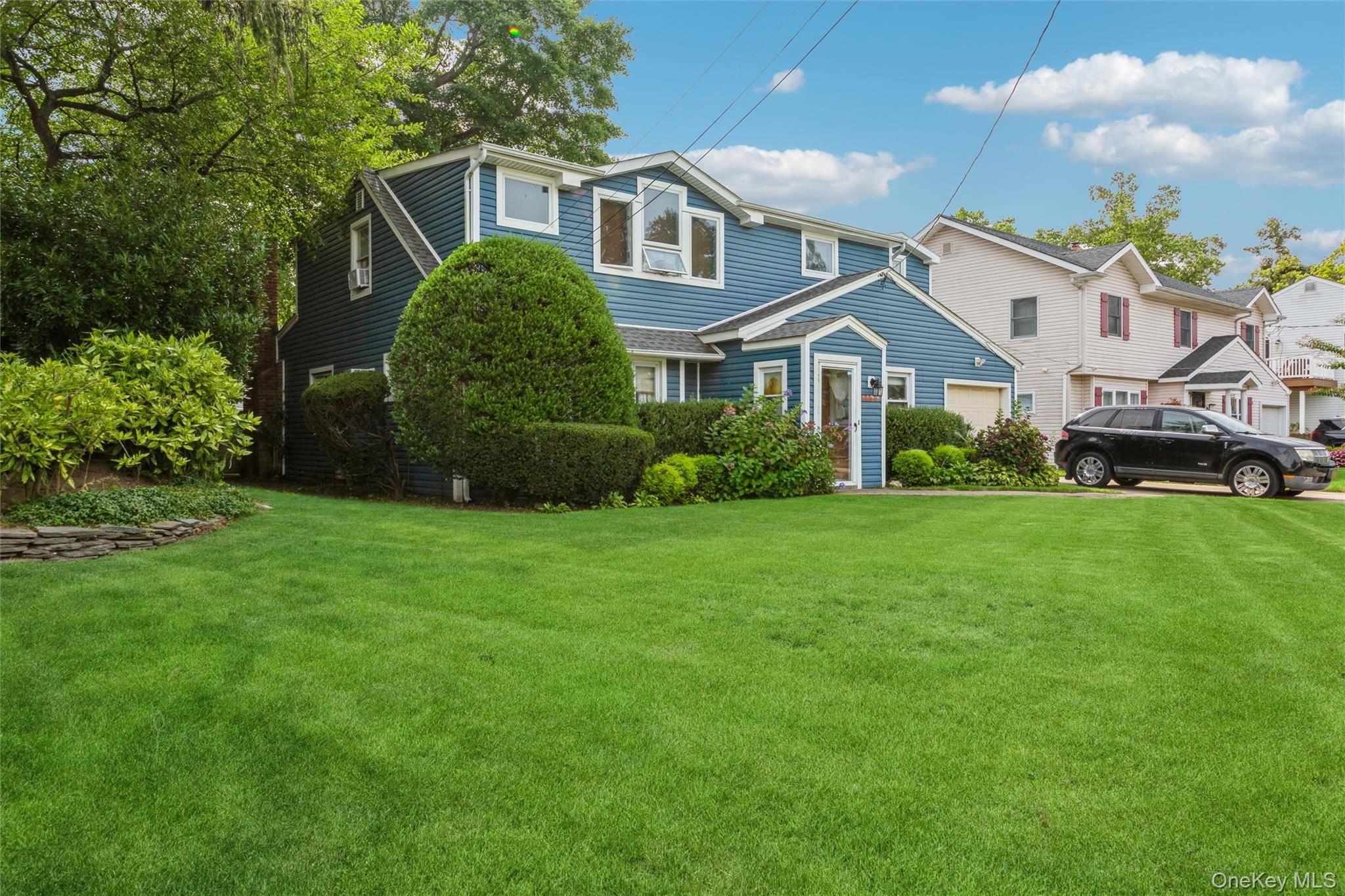 1423 Sturl AVE, Hewlett, NY 11557