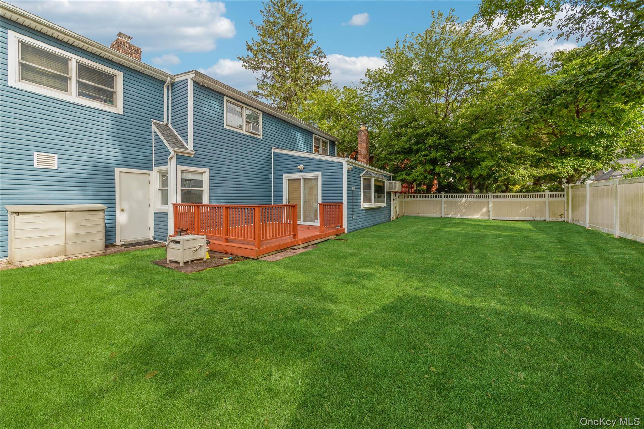 1423 Sturl AVE, Hewlett, NY 11557