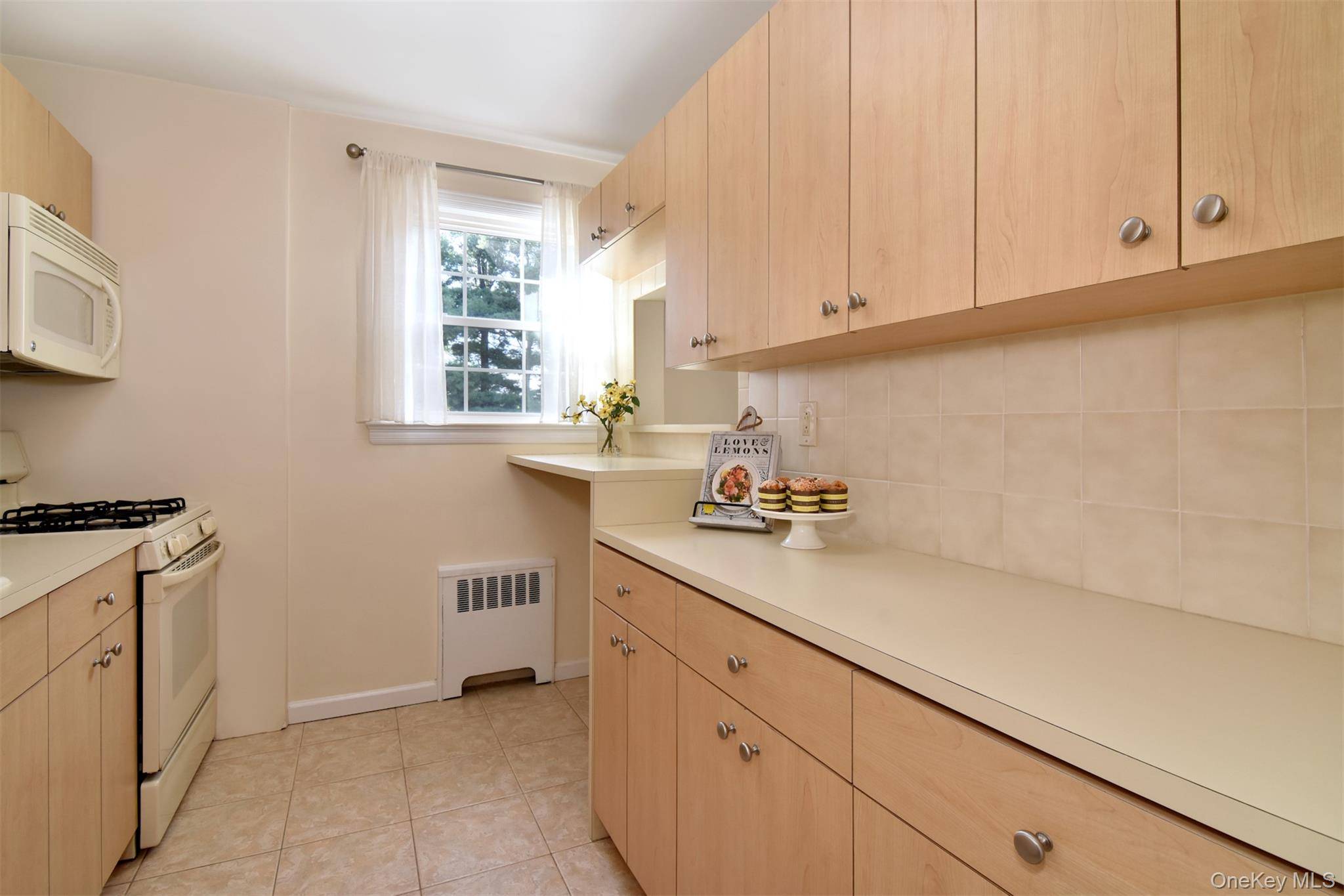 741 N Broadway #3D, Hastings-on-hudson, NY 10706